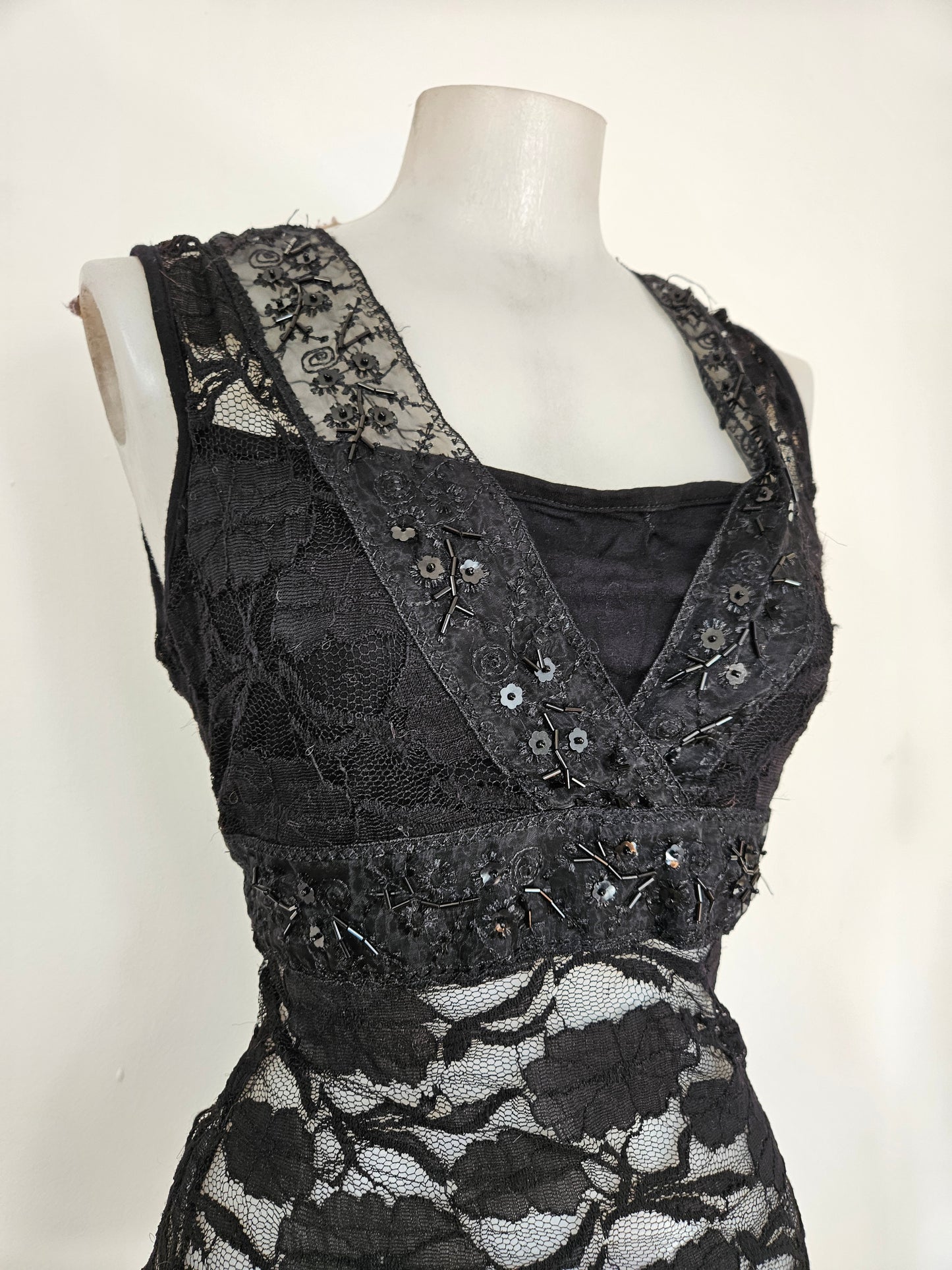 Haut noir en dentelle et sequins