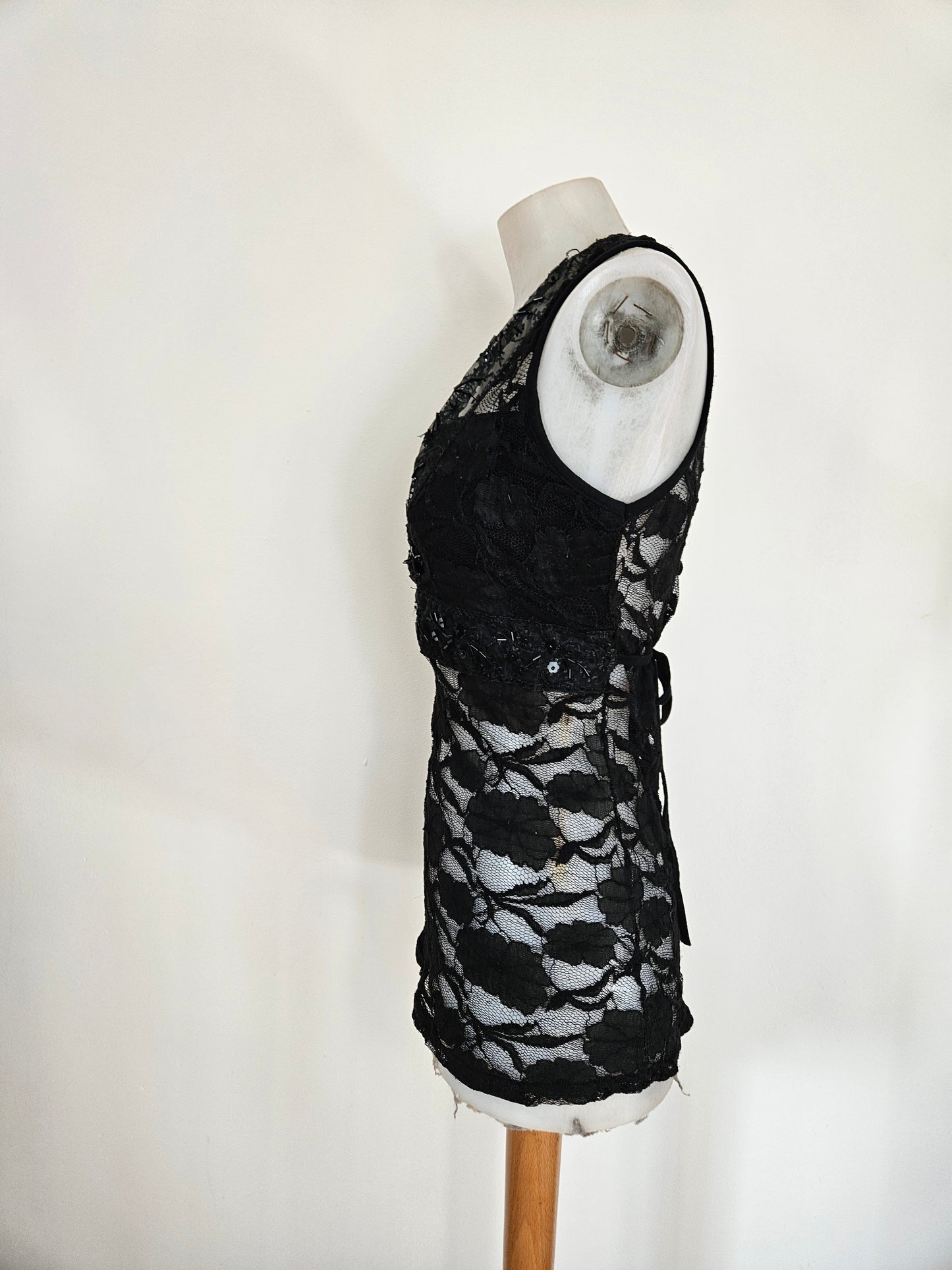 Haut noir en dentelle et sequins