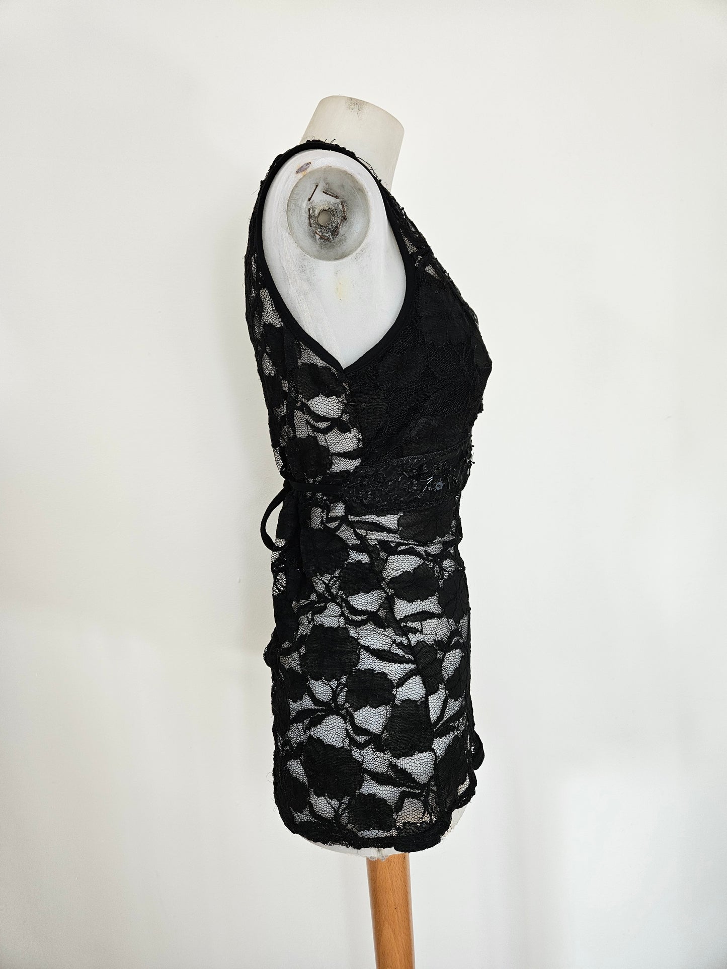 Haut noir en dentelle et sequins