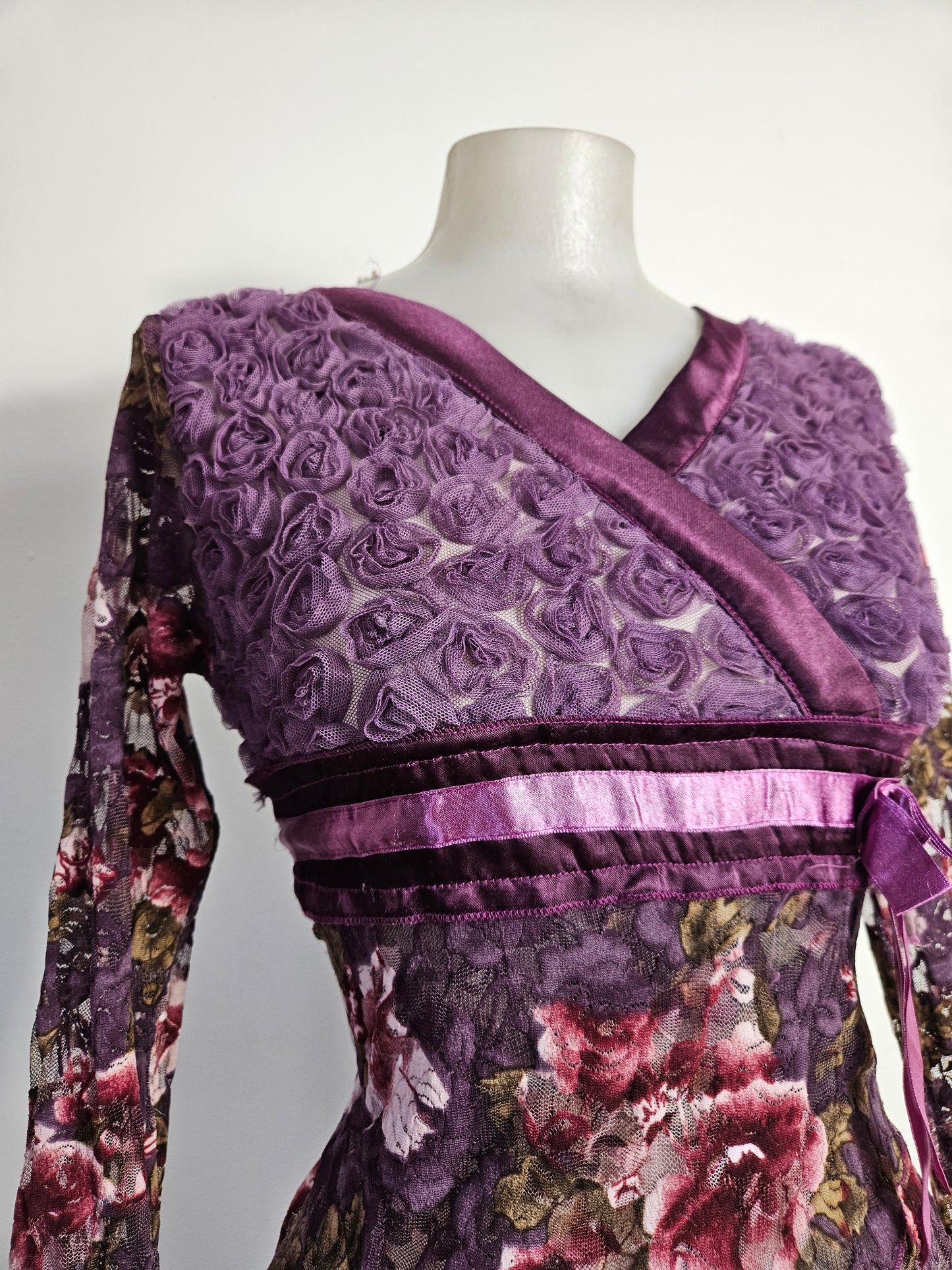 Haut violet à motifs en relief