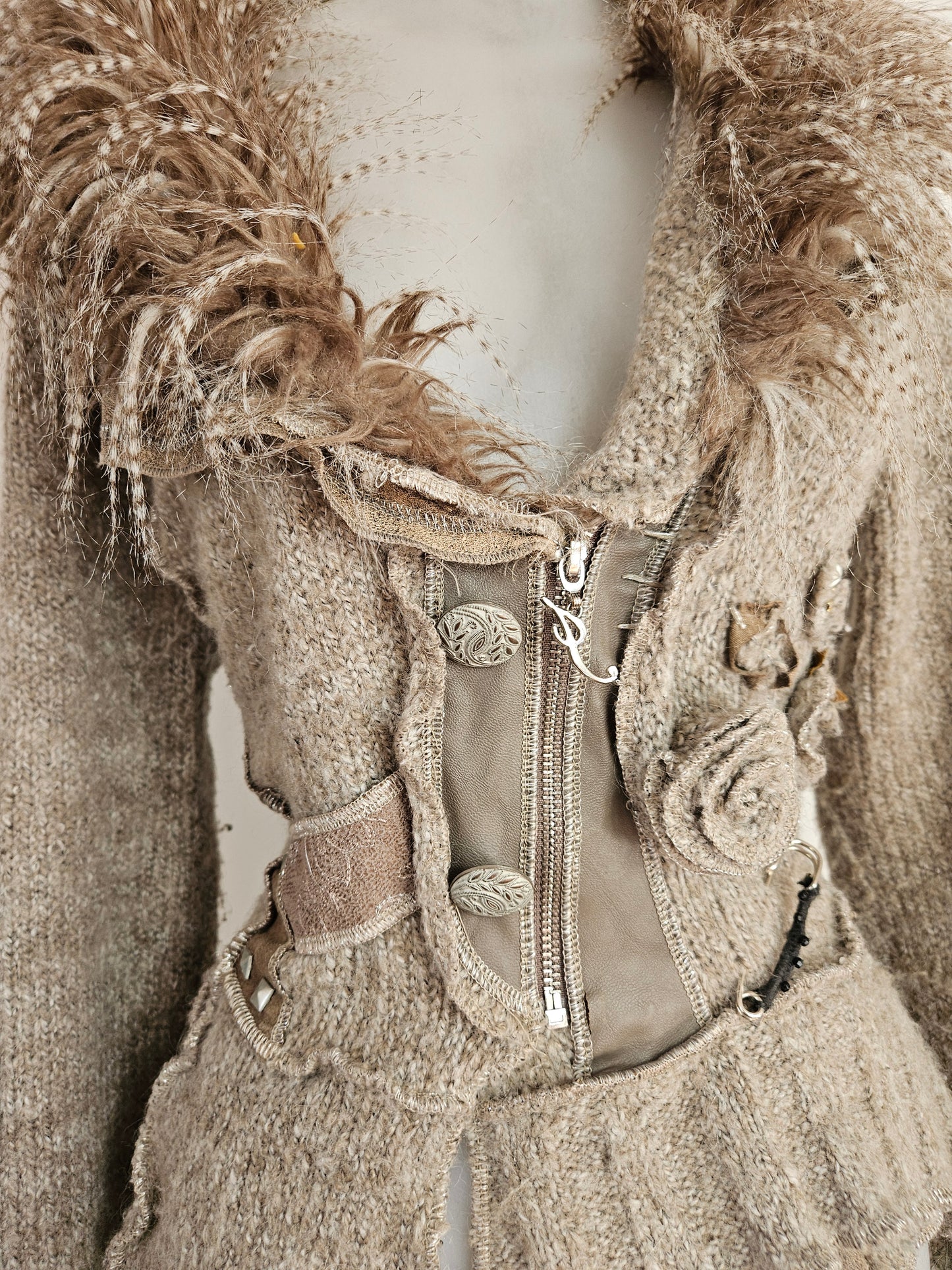 Veste beige col fausse fourrure