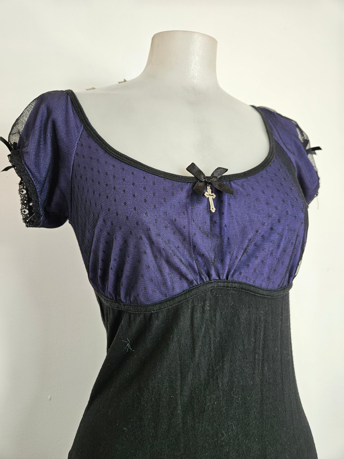 Robe noir et violette
