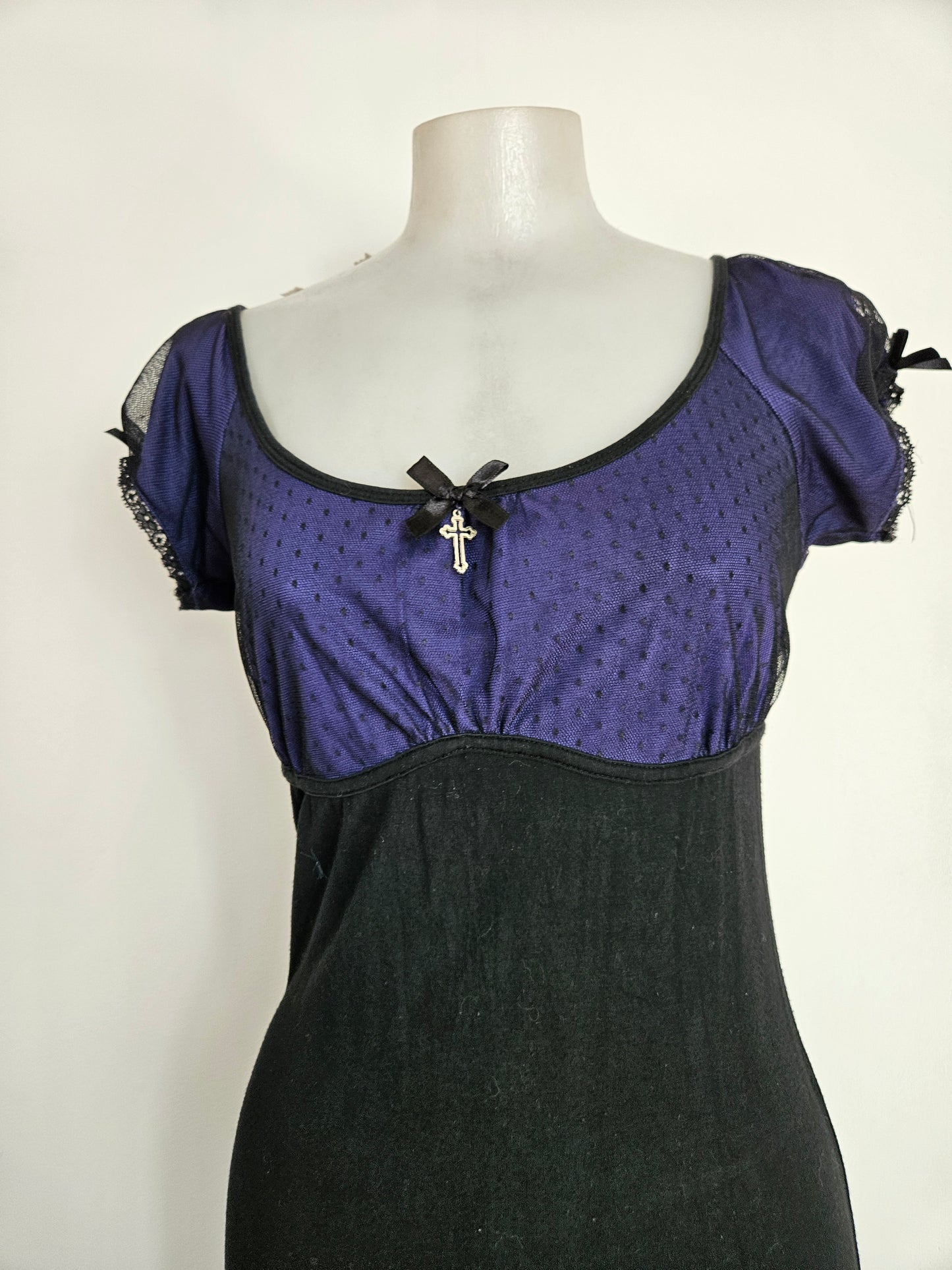 Robe noir et violette