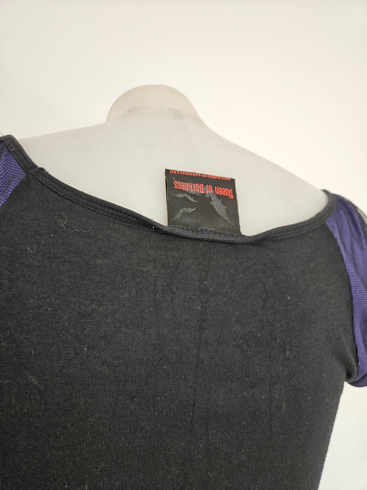 Robe noir et violette