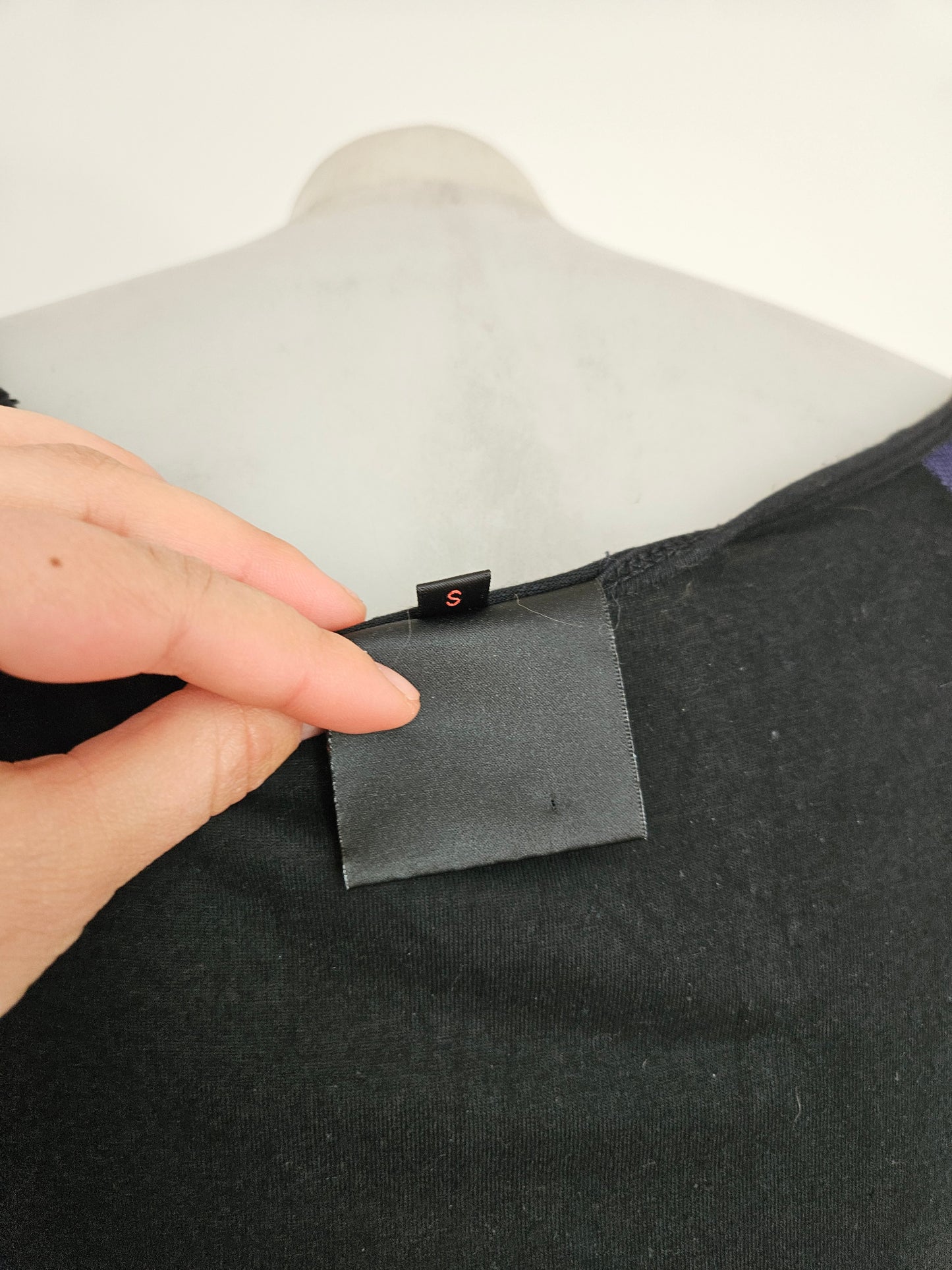 Robe noir et violette