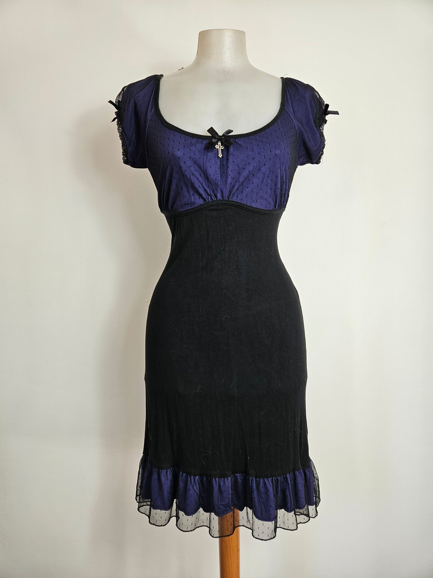 Robe noir et violette