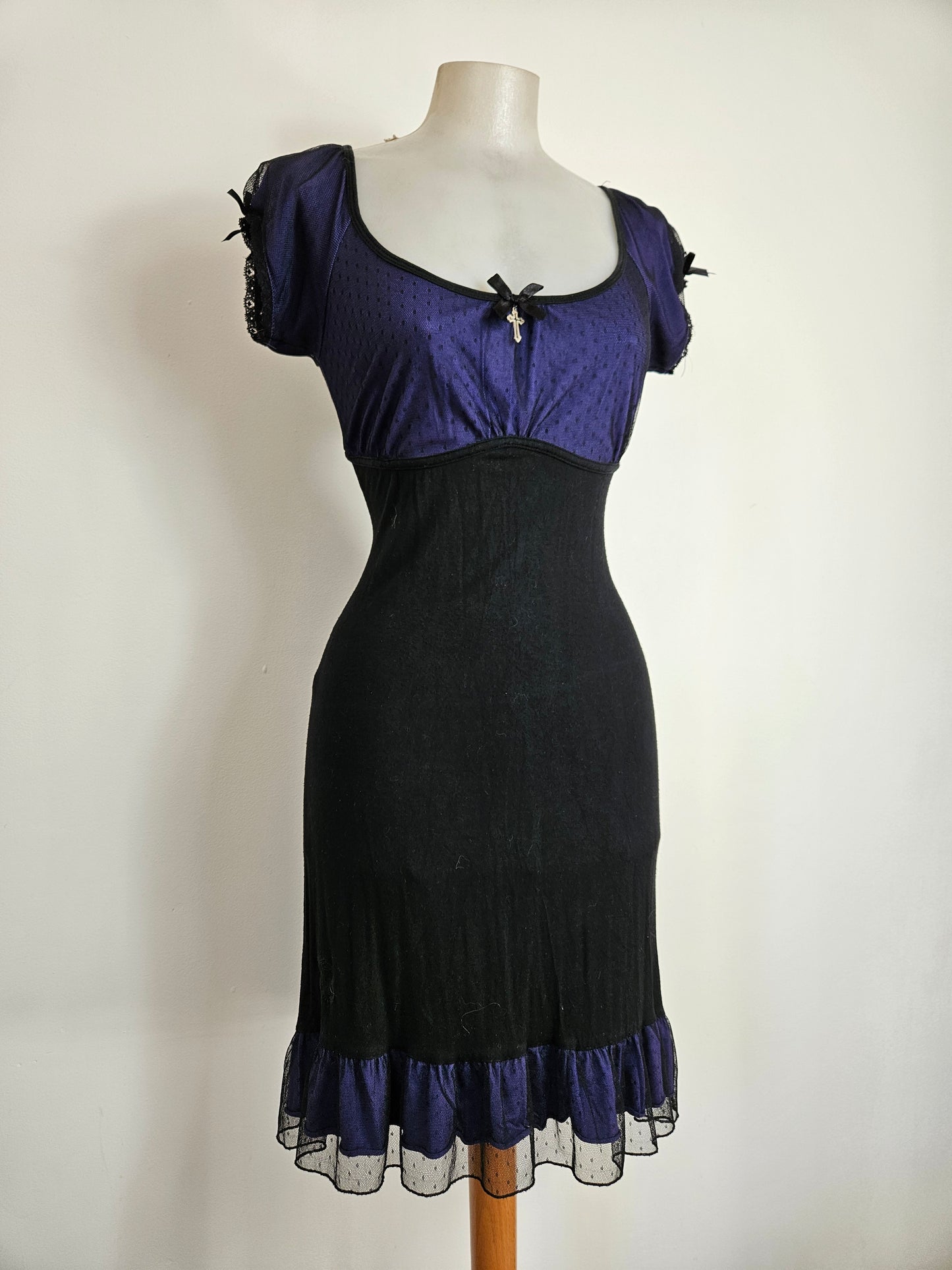 Robe noir et violette