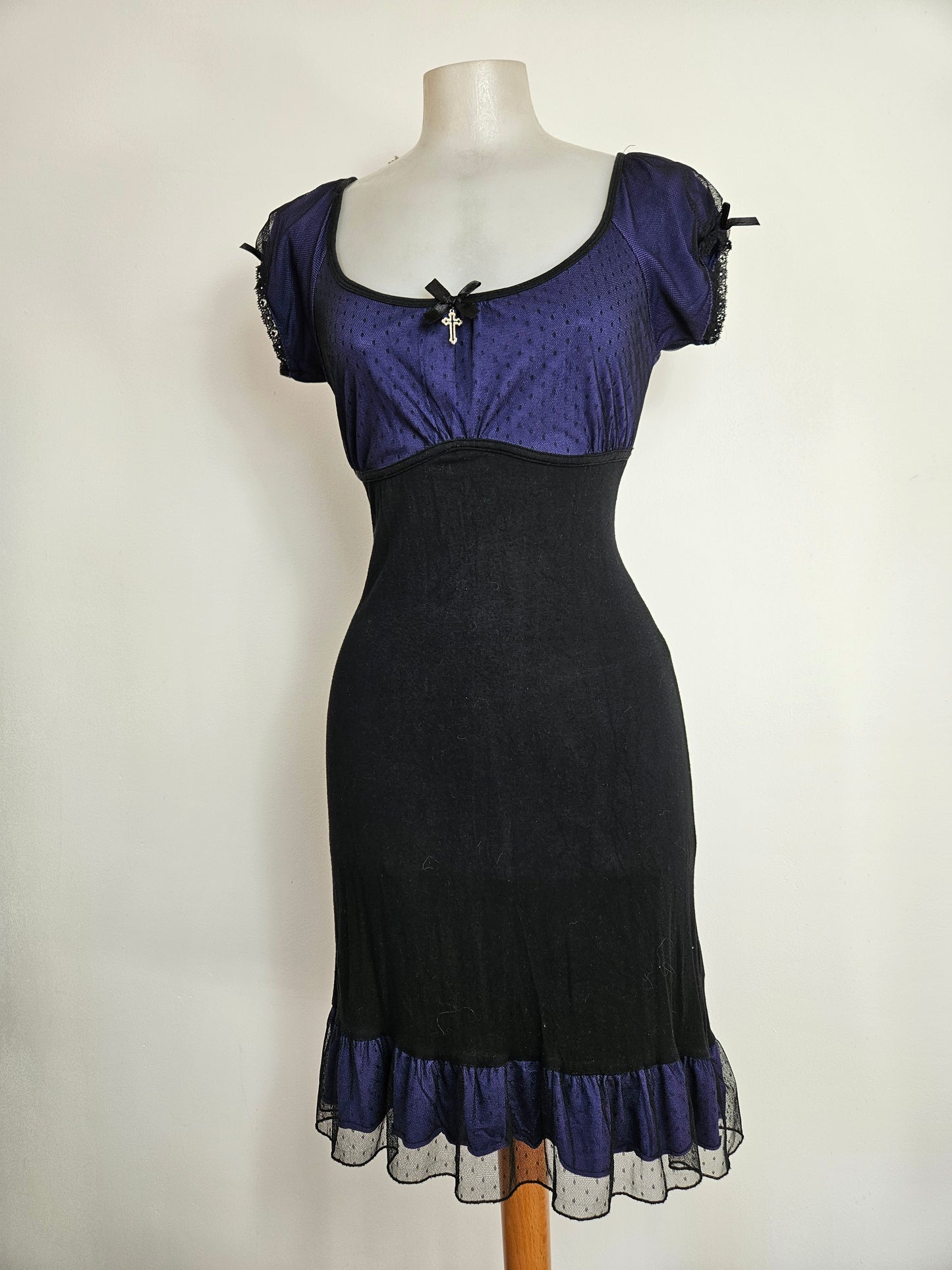 Robe noir et violette