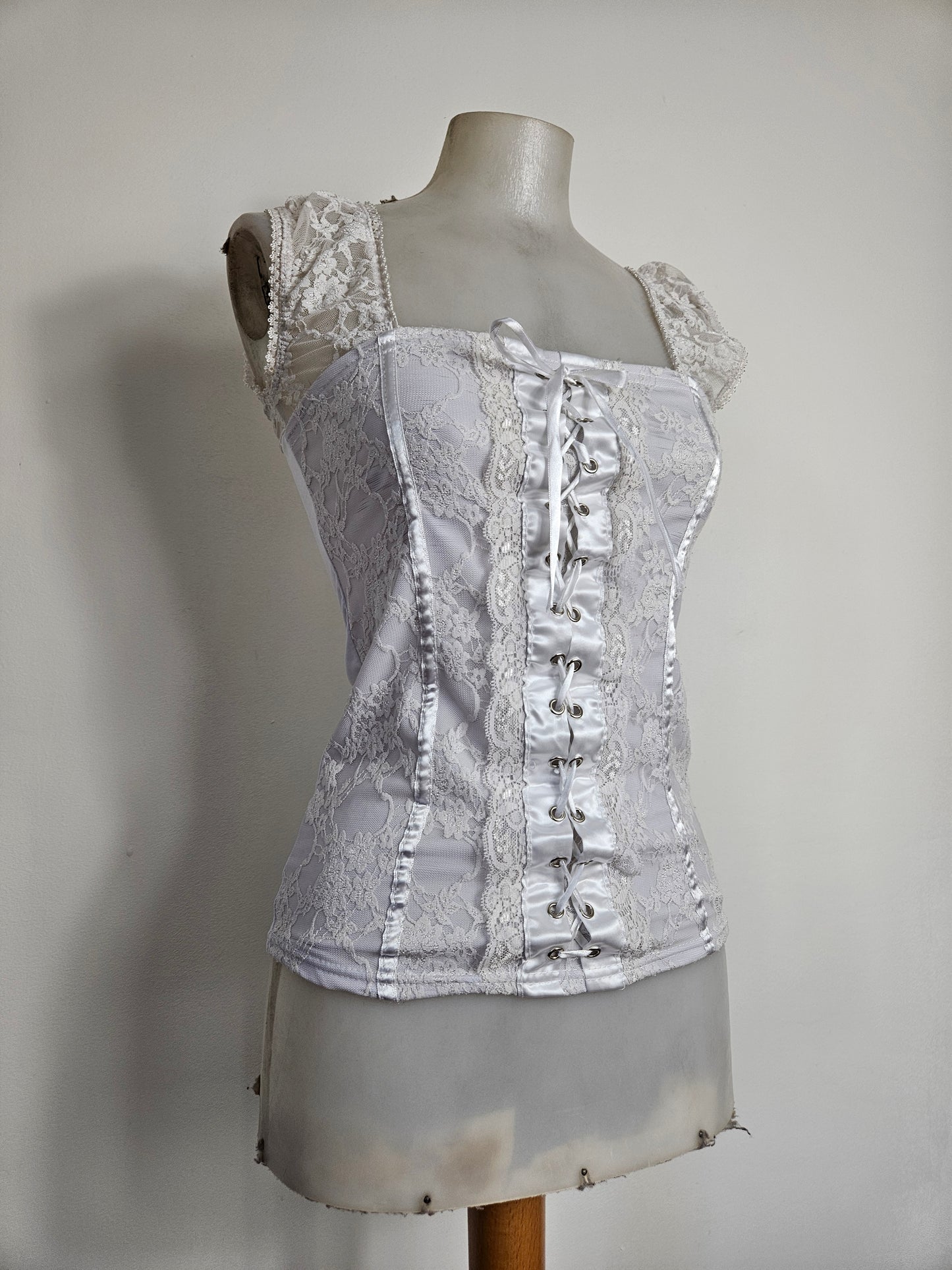 Haut laçage et dentelle blanc