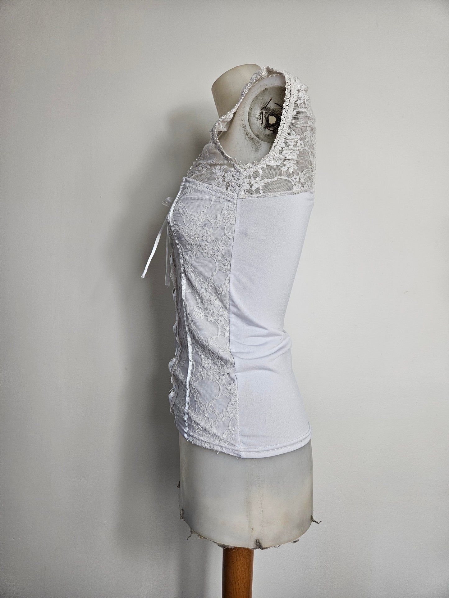 Haut laçage et dentelle blanc