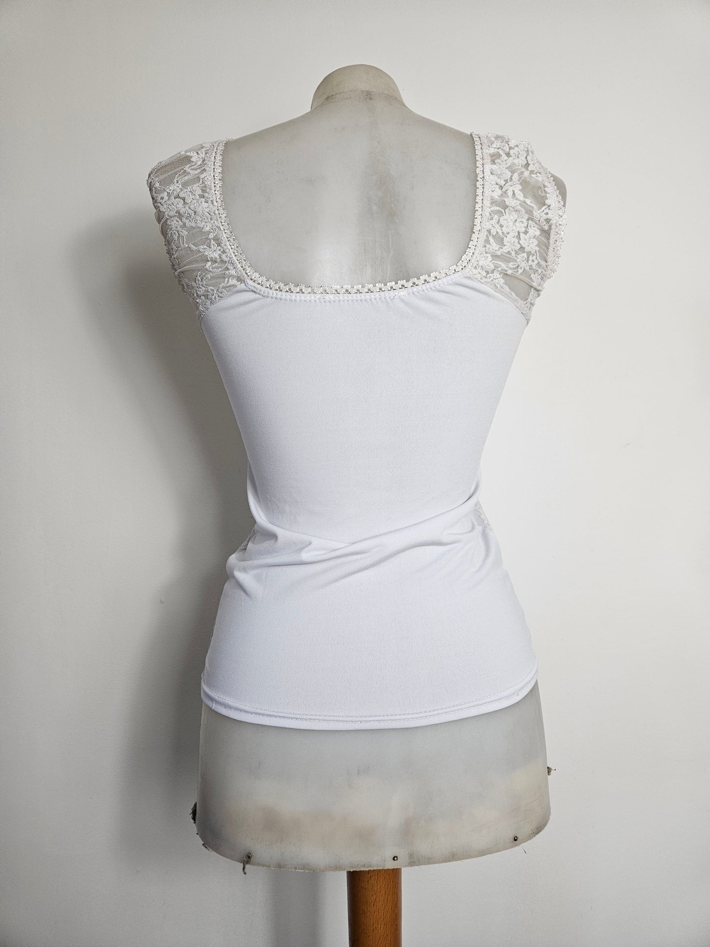 Haut laçage et dentelle blanc