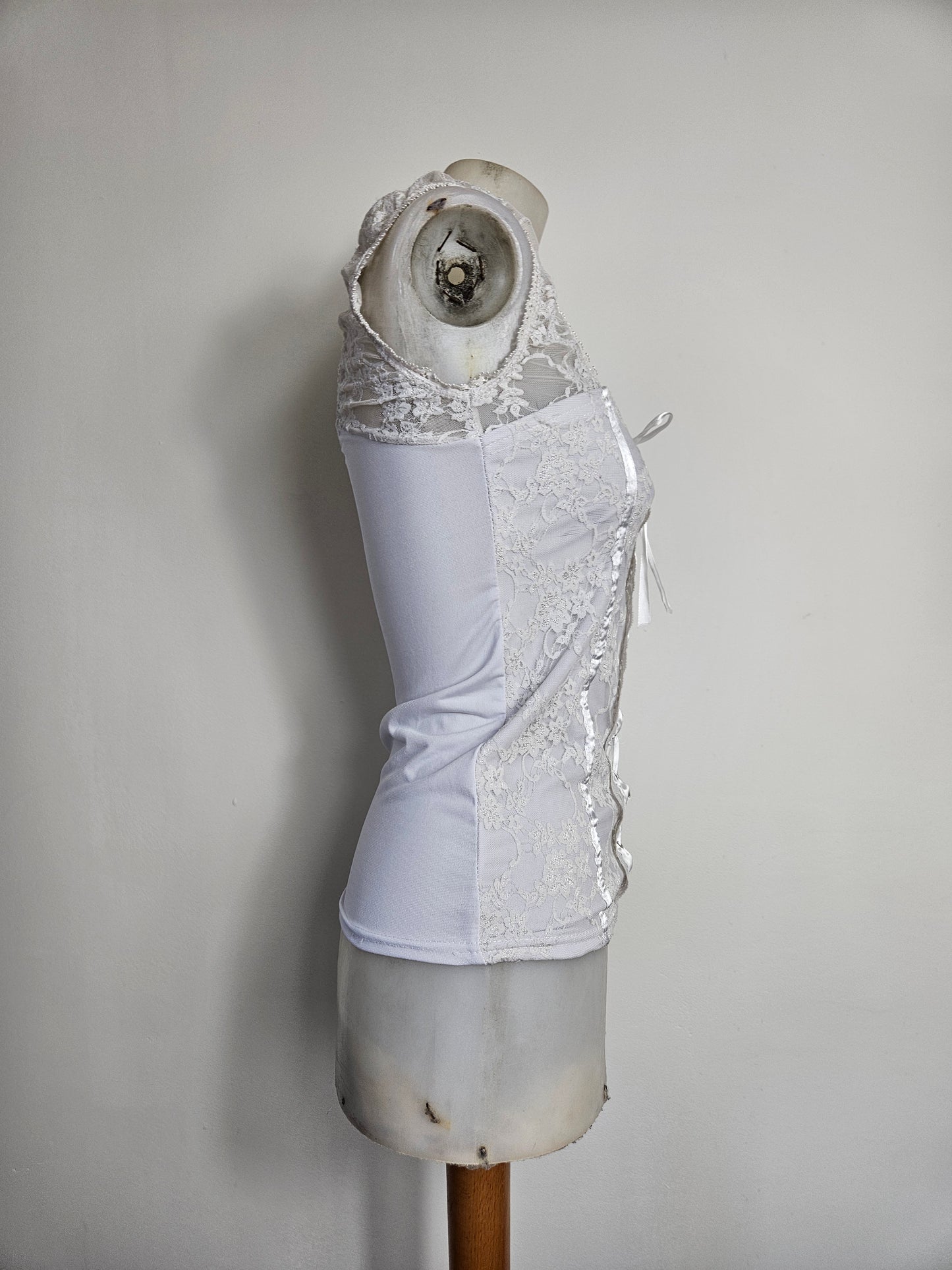 Haut laçage et dentelle blanc
