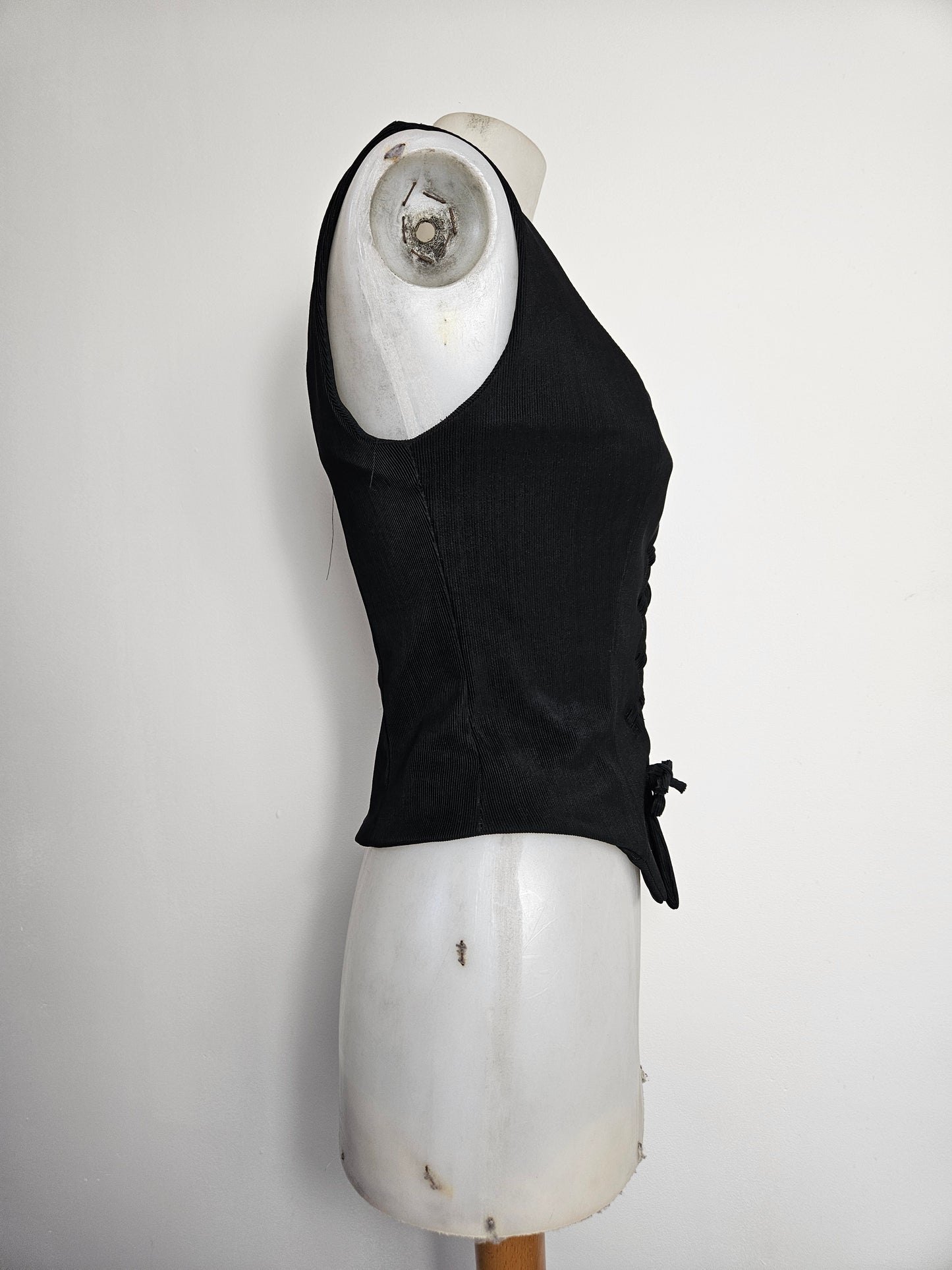 Haut noir à laçage