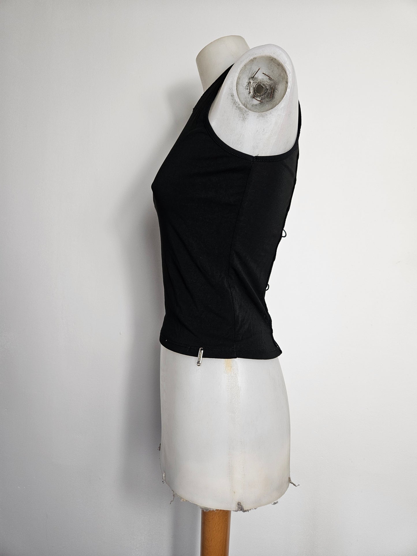 Haut dos nu à lacets