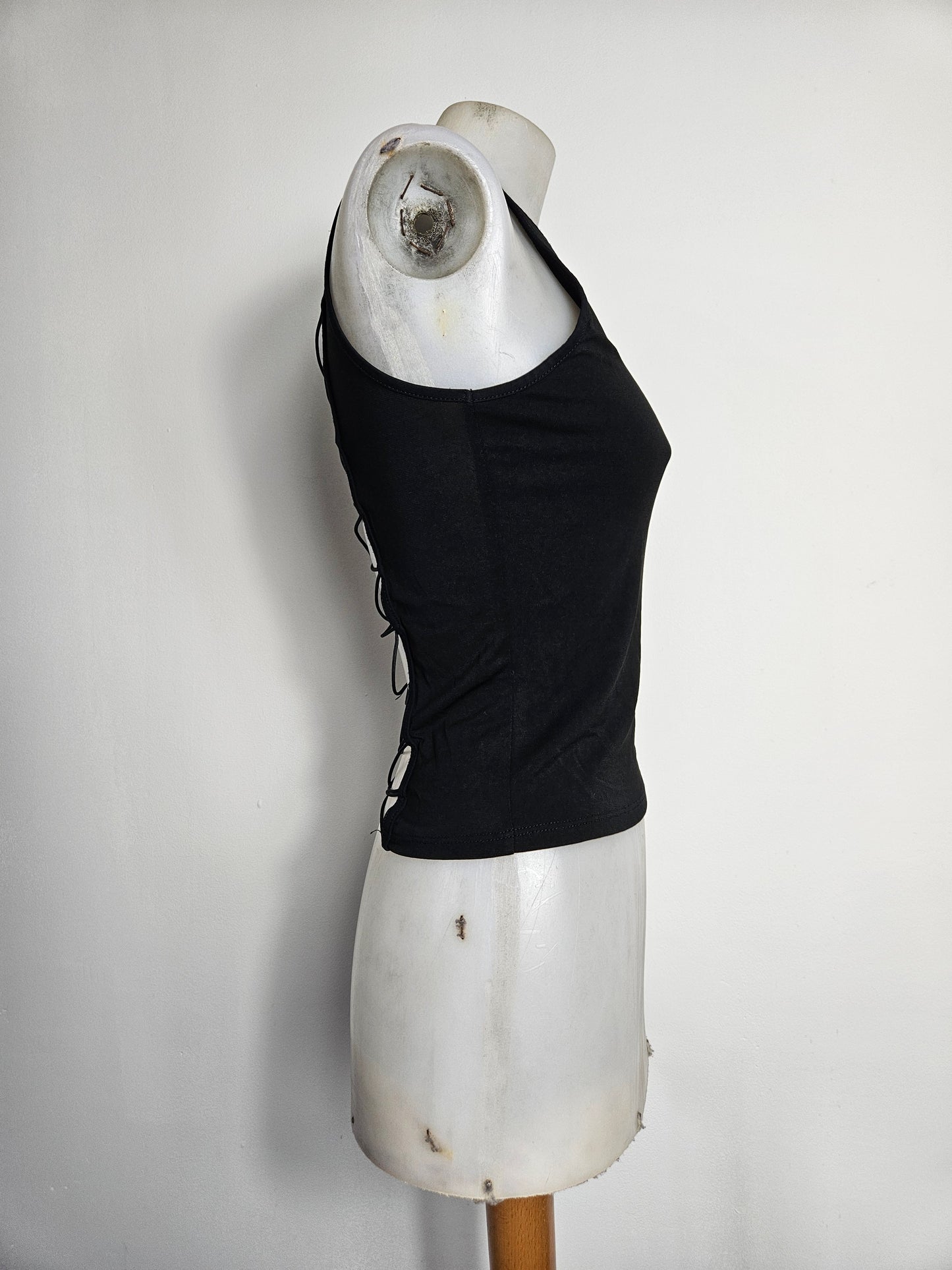 Haut dos nu à lacets