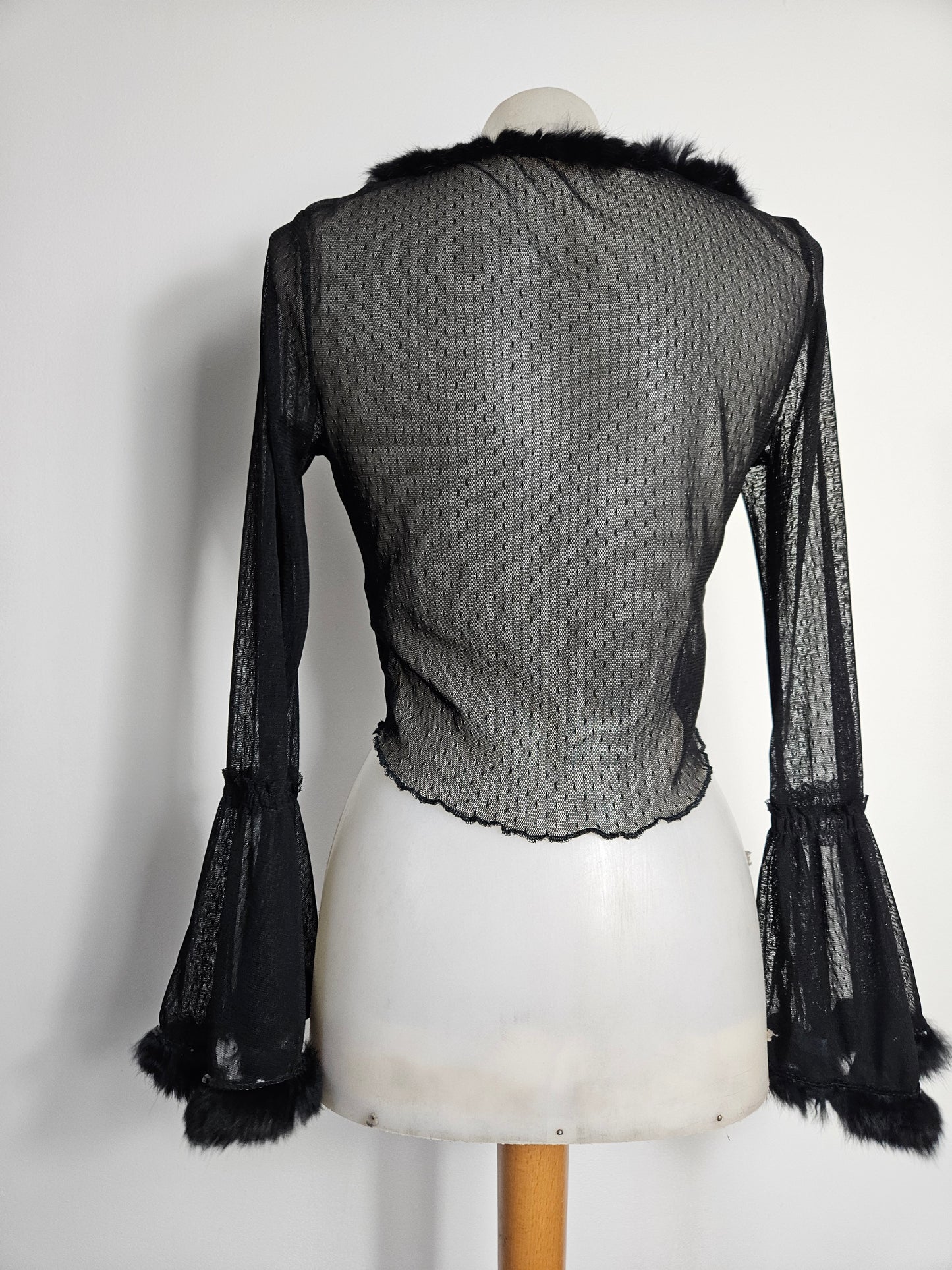 Boléro en voile et fausses plumes