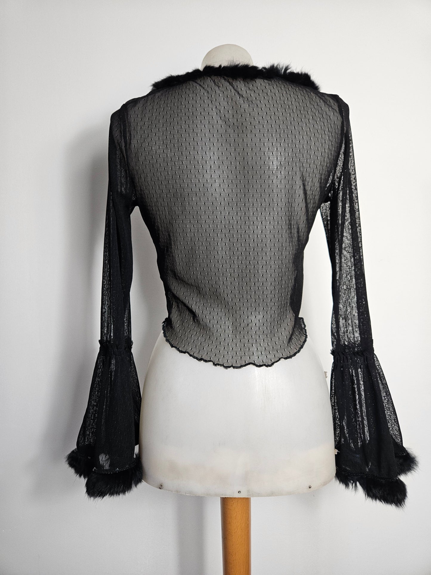 Boléro en voile et fausses plumes