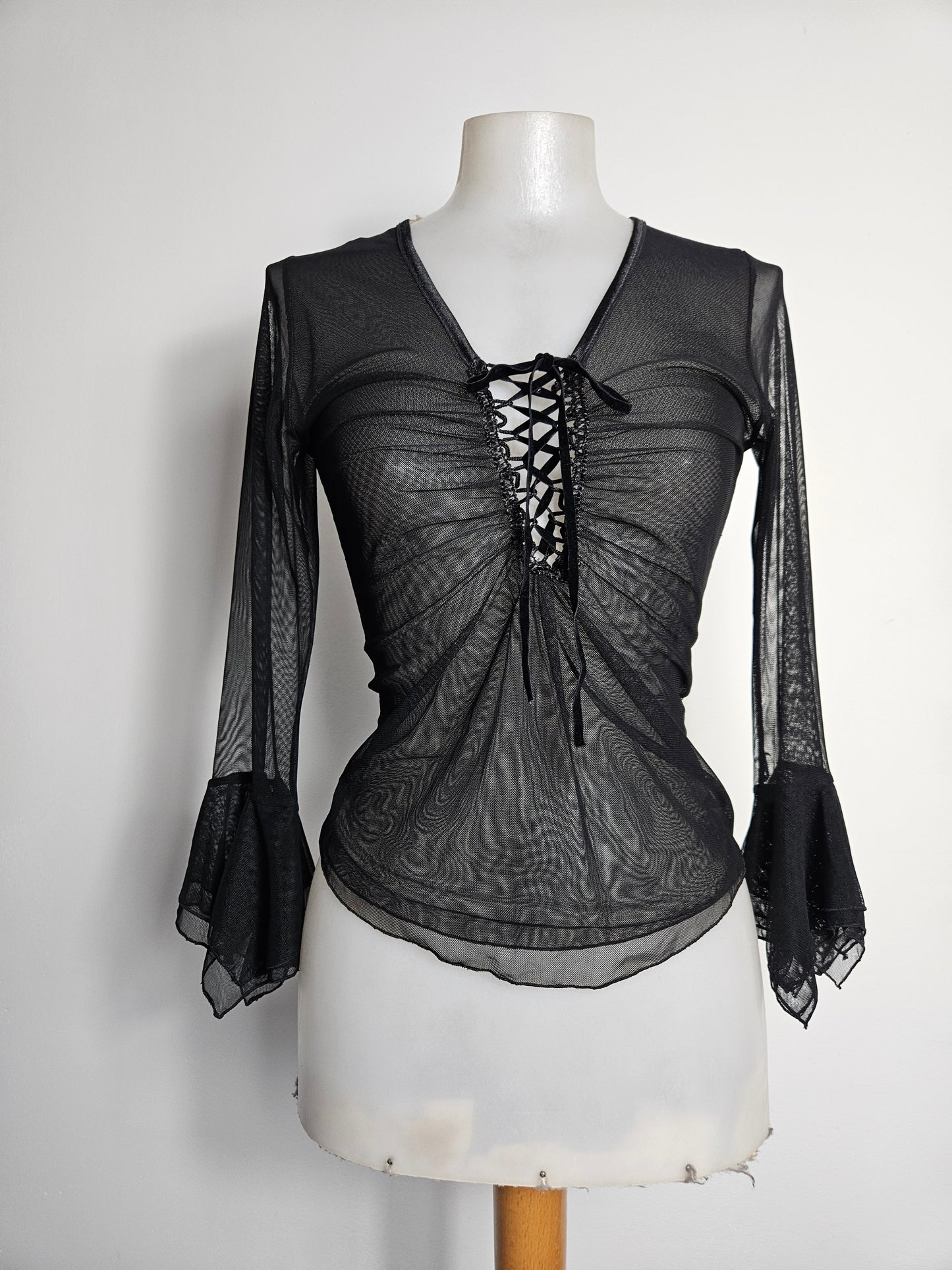 Haut en voile à laçage