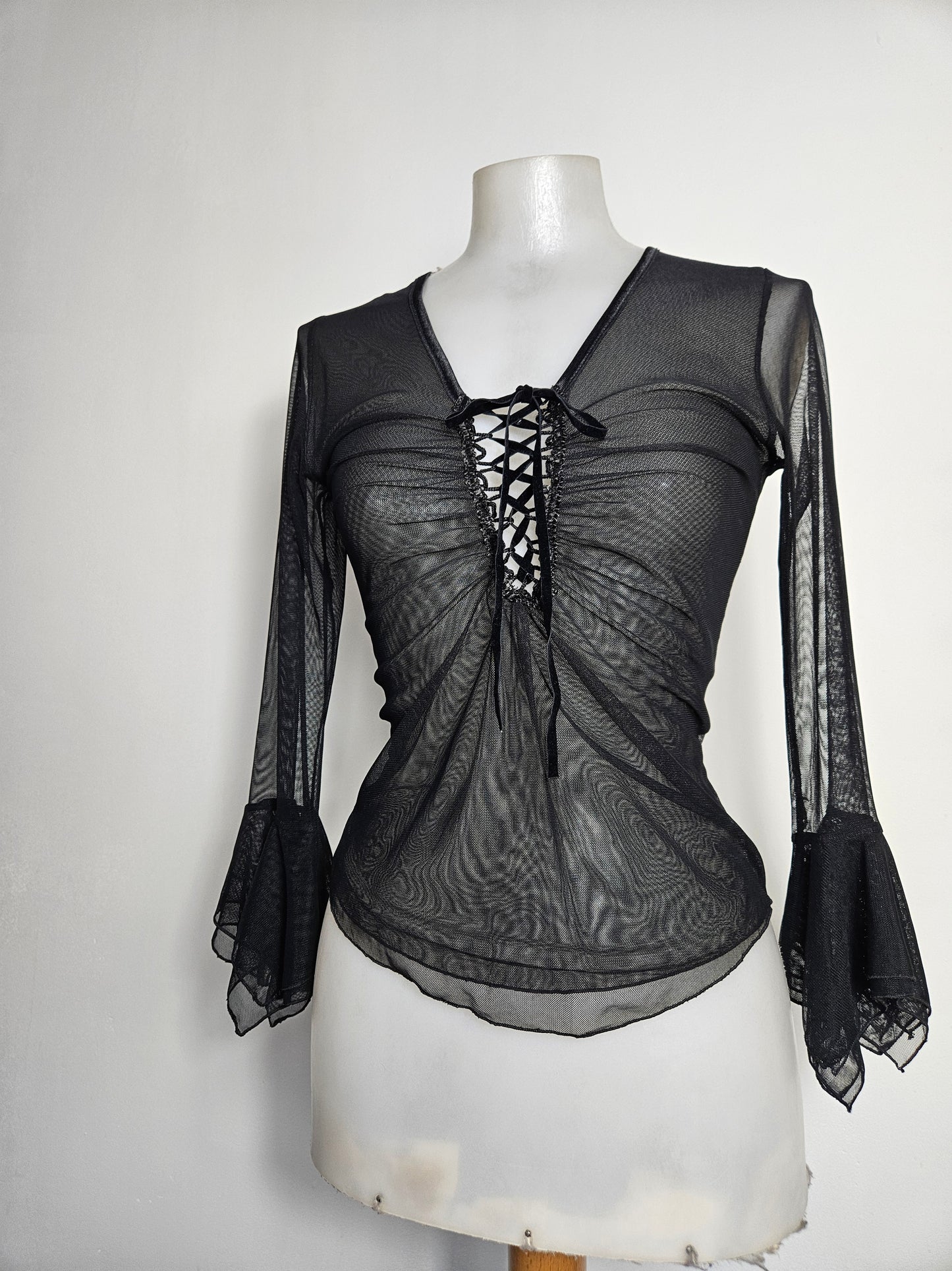 Haut en voile à laçage