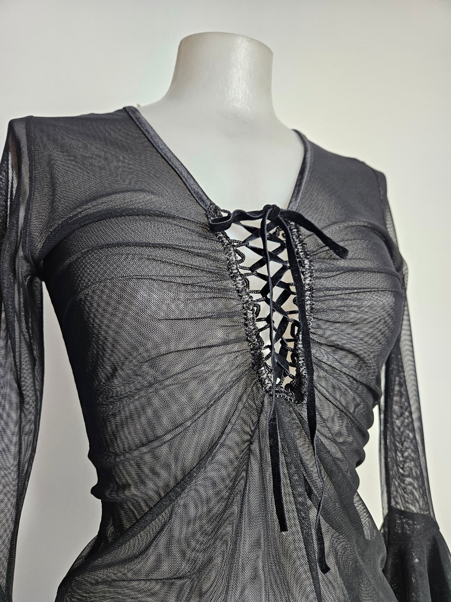 Haut en voile à laçage