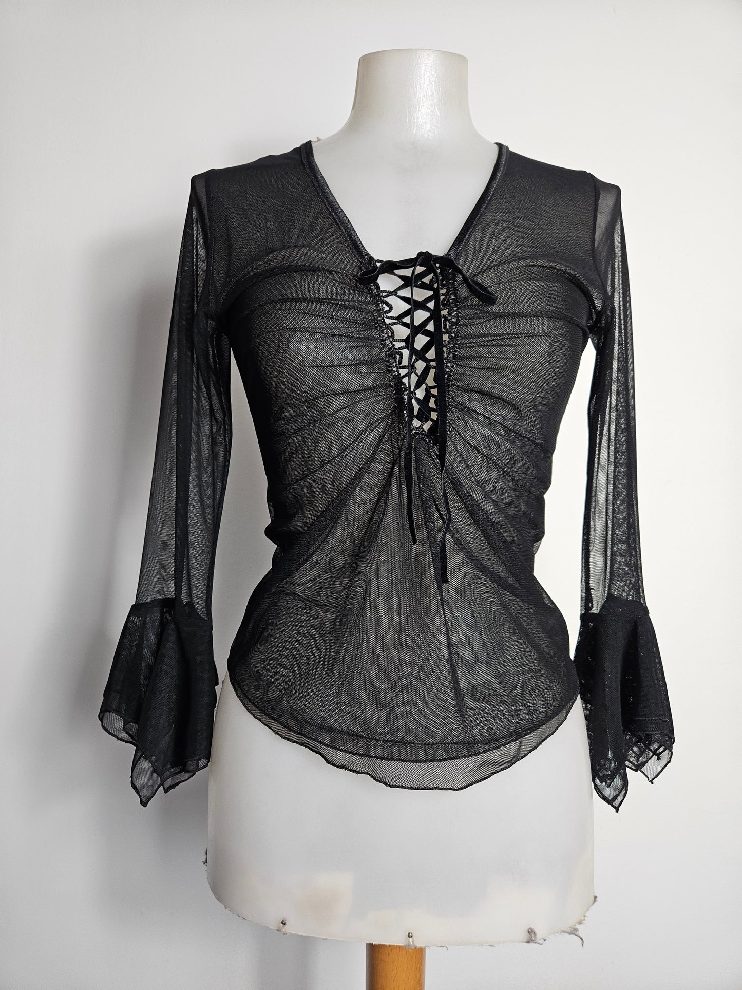 Haut en voile à laçage