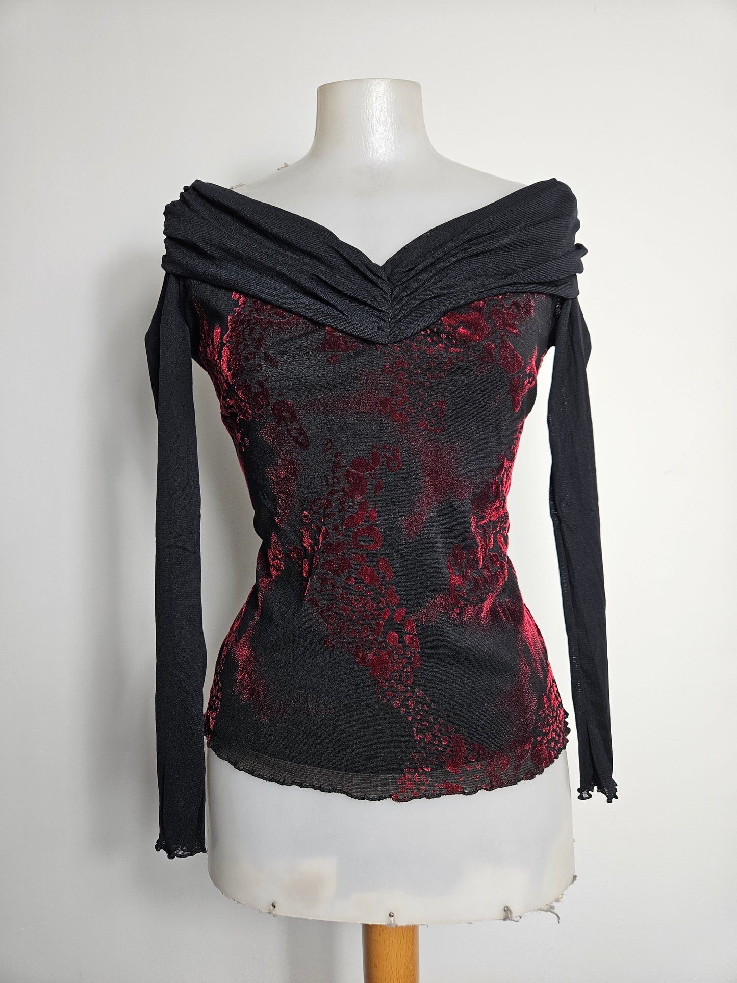 Haut en voile floral rouge et noir