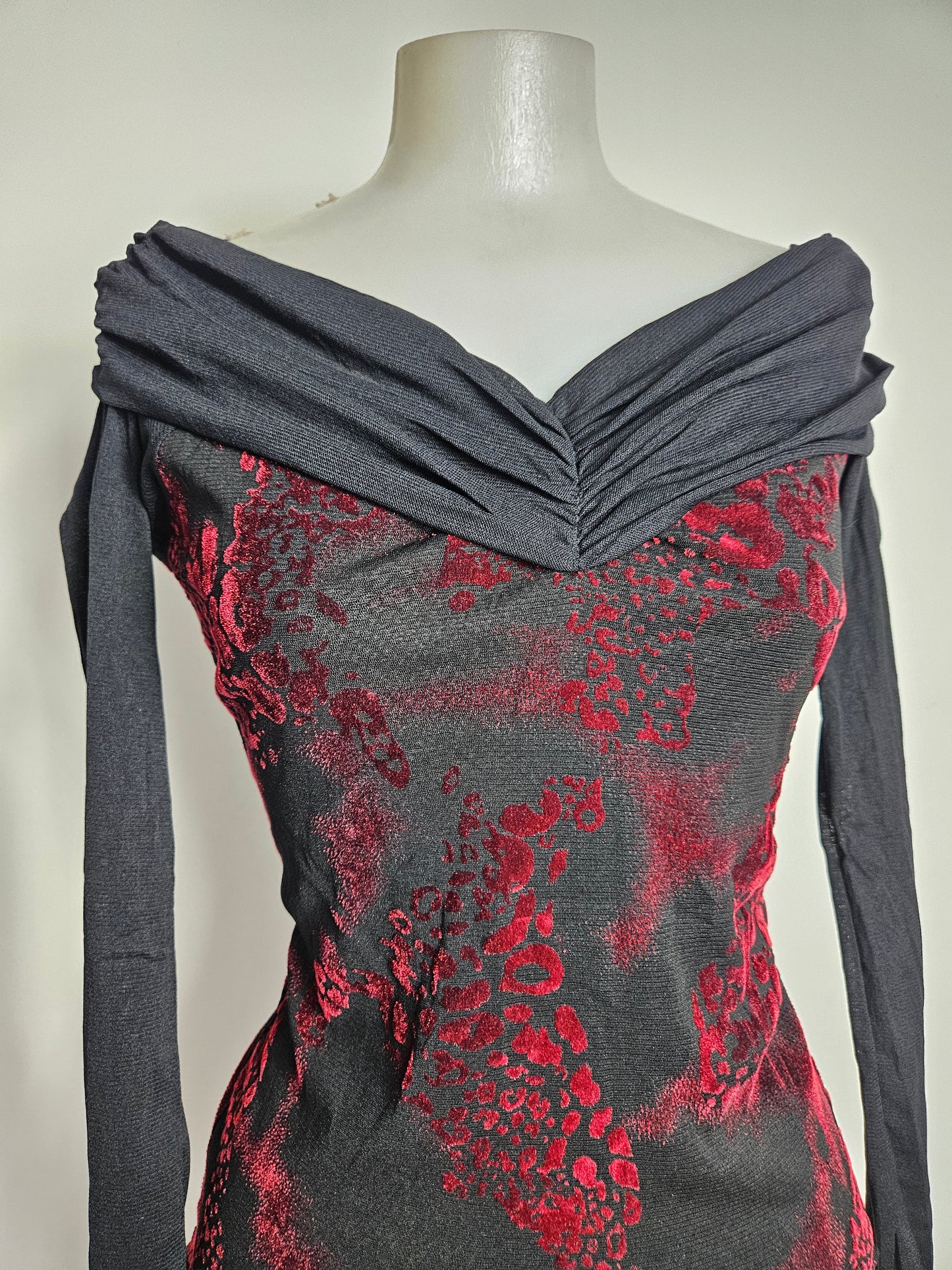 Haut en voile floral rouge et noir