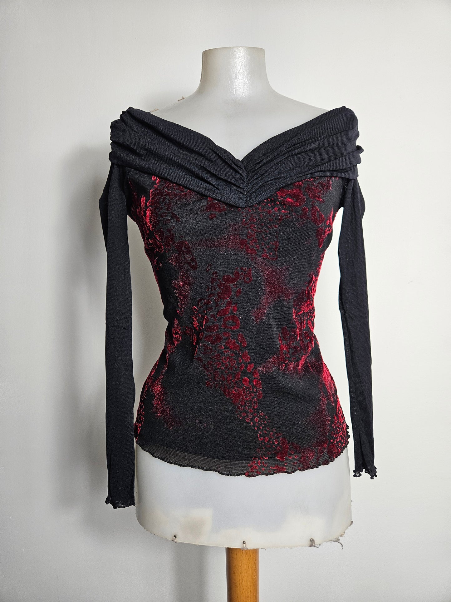 Haut en voile floral rouge et noir