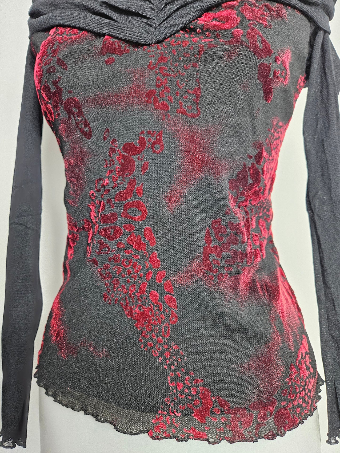 Haut en voile floral rouge et noir