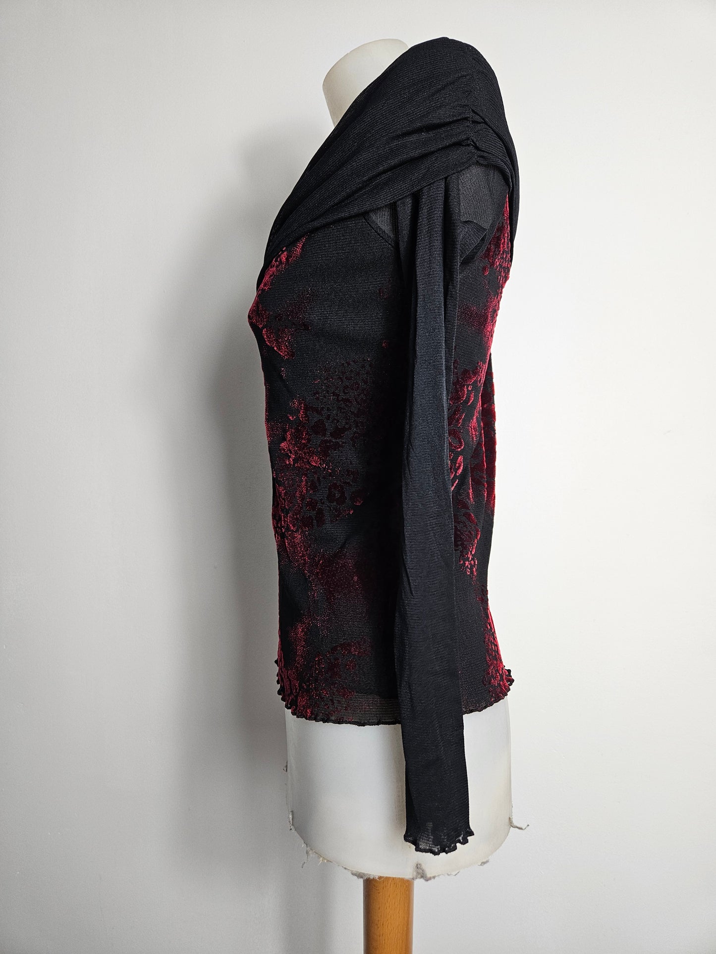 Haut en voile floral rouge et noir