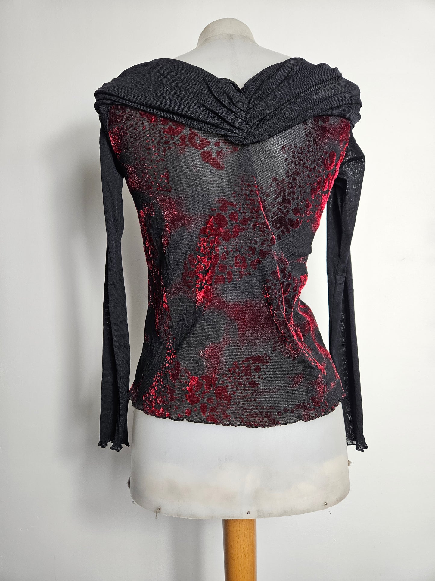 Haut en voile floral rouge et noir