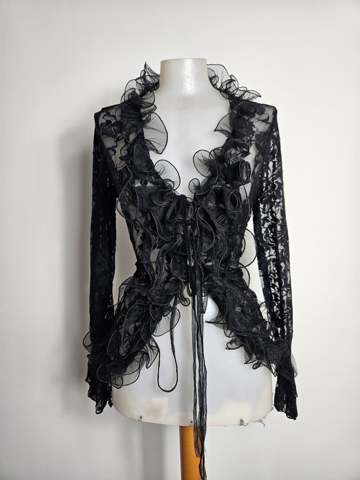 Chemise en dentelle à volants