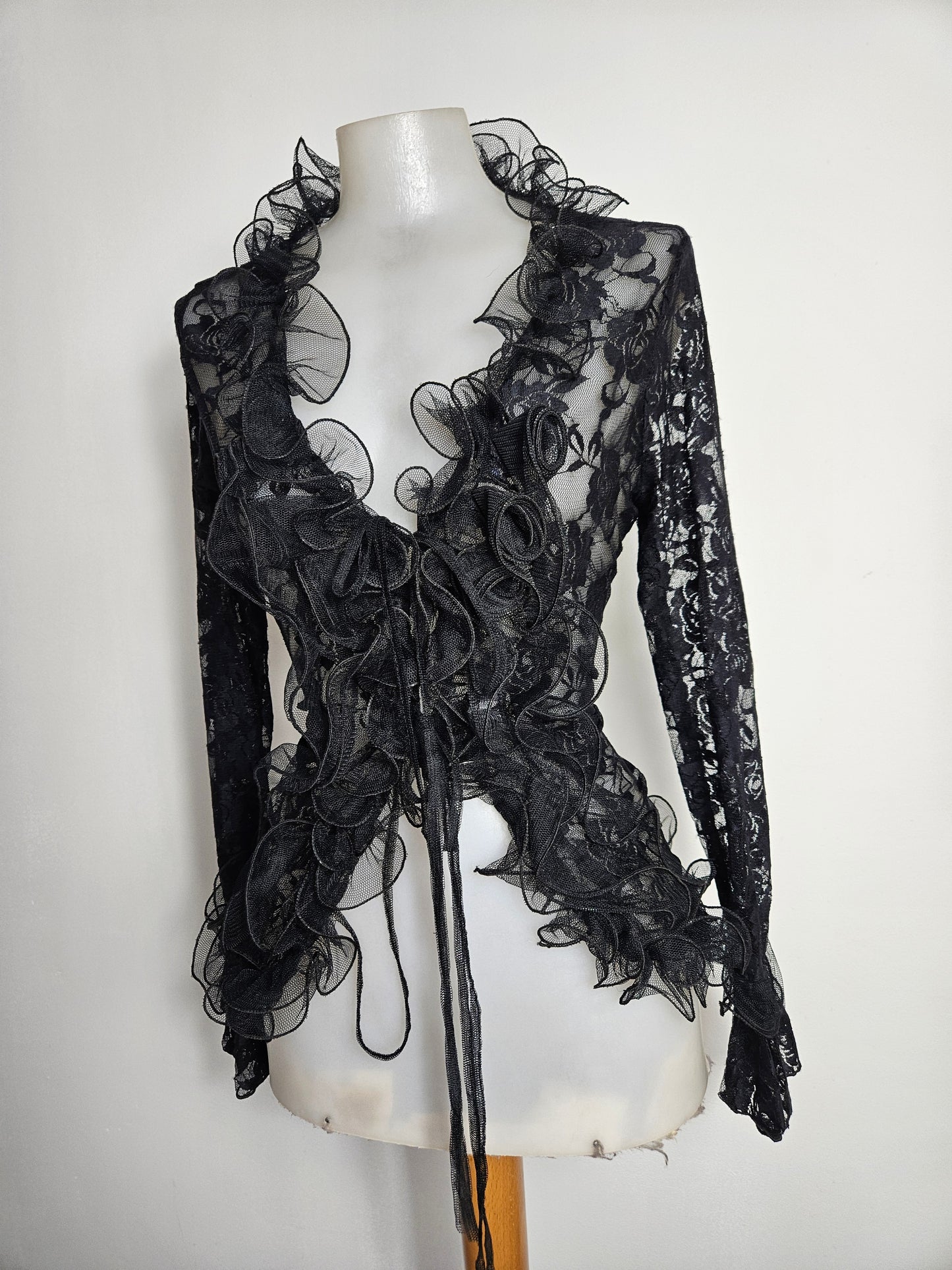 Chemise en dentelle à volants