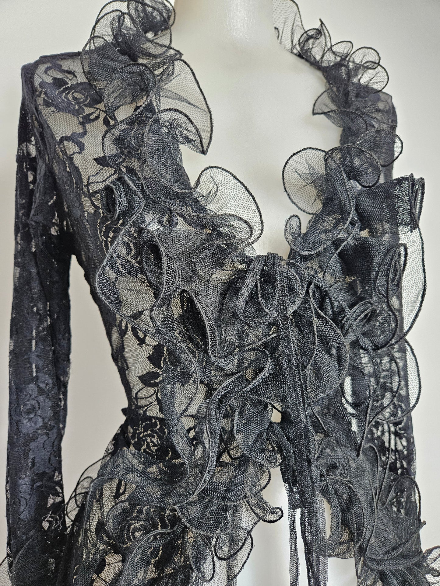 Chemise en dentelle à volants