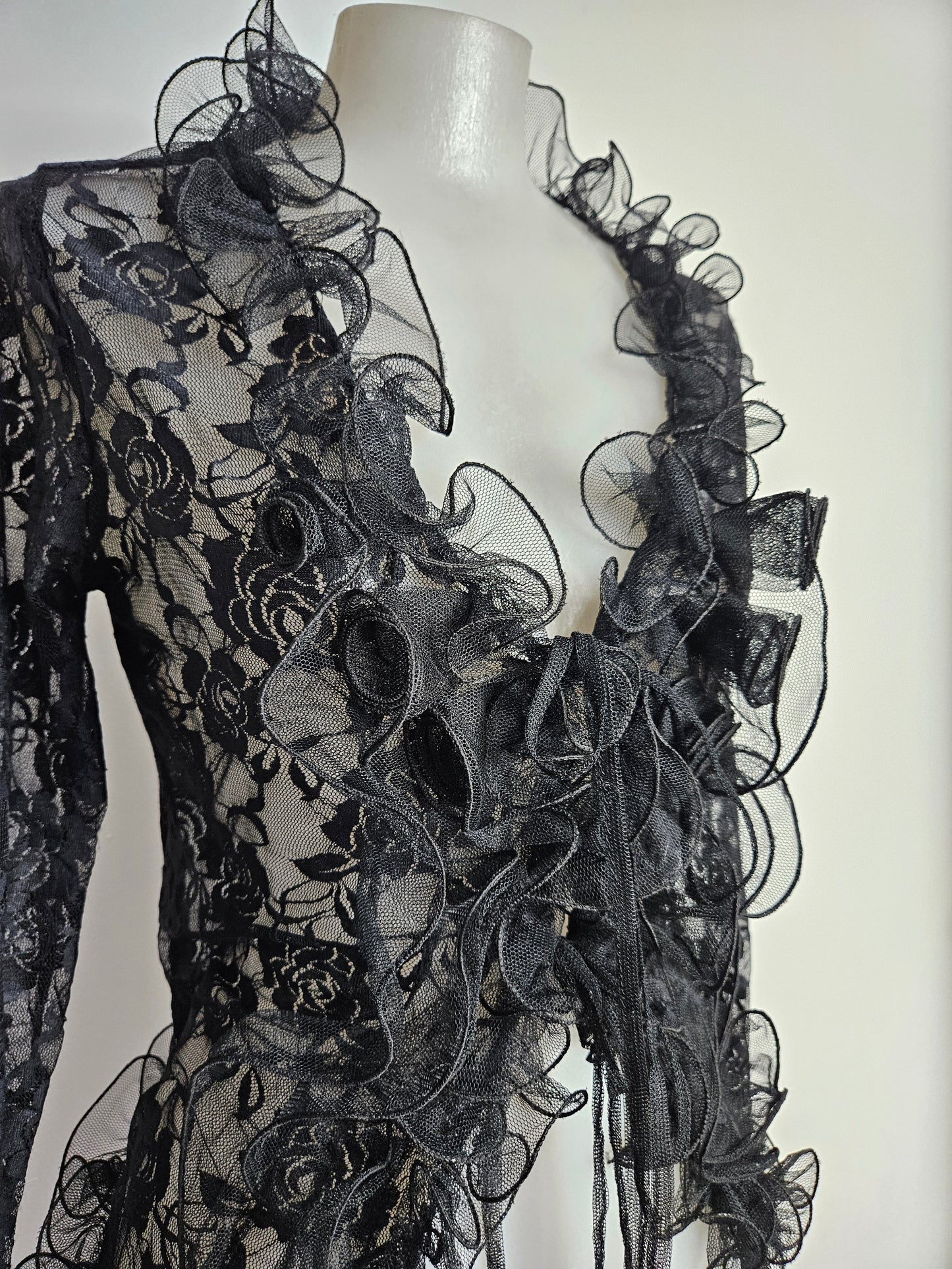 Chemise en dentelle à volants