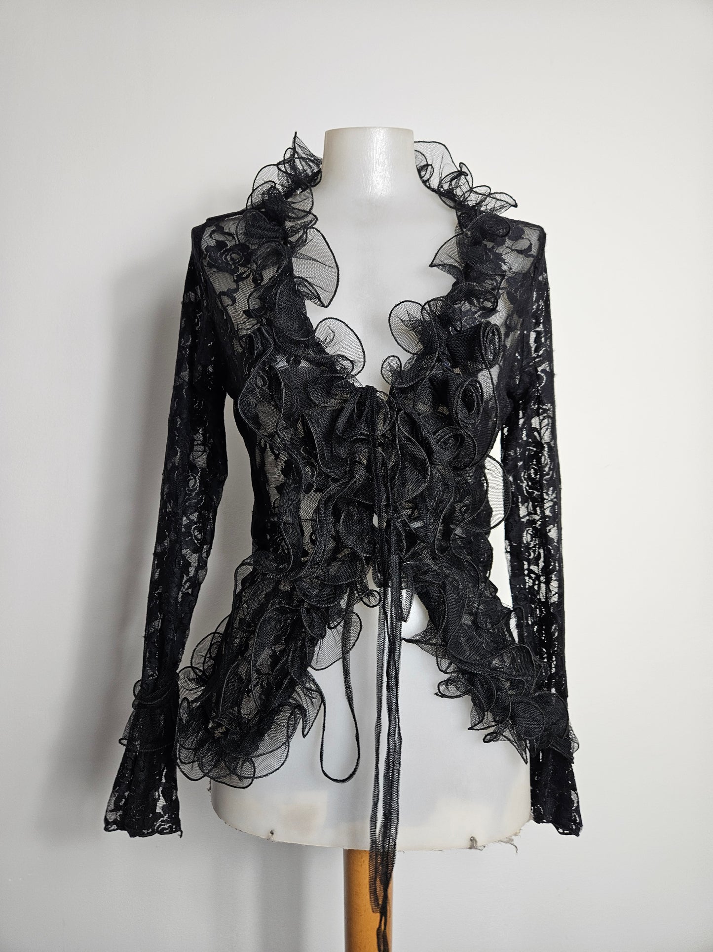 Chemise en dentelle à volants