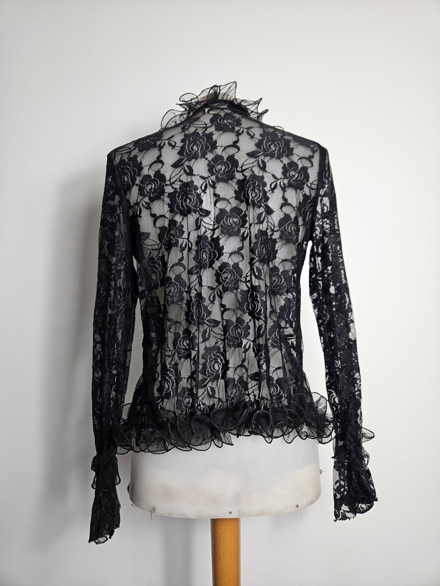 Chemise en dentelle à volants