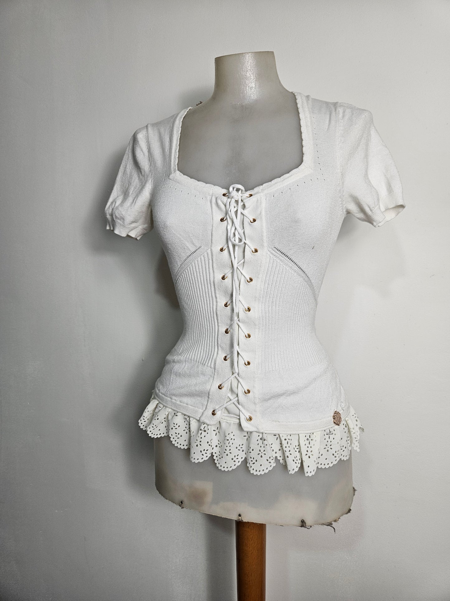 Haut blanc à laçage