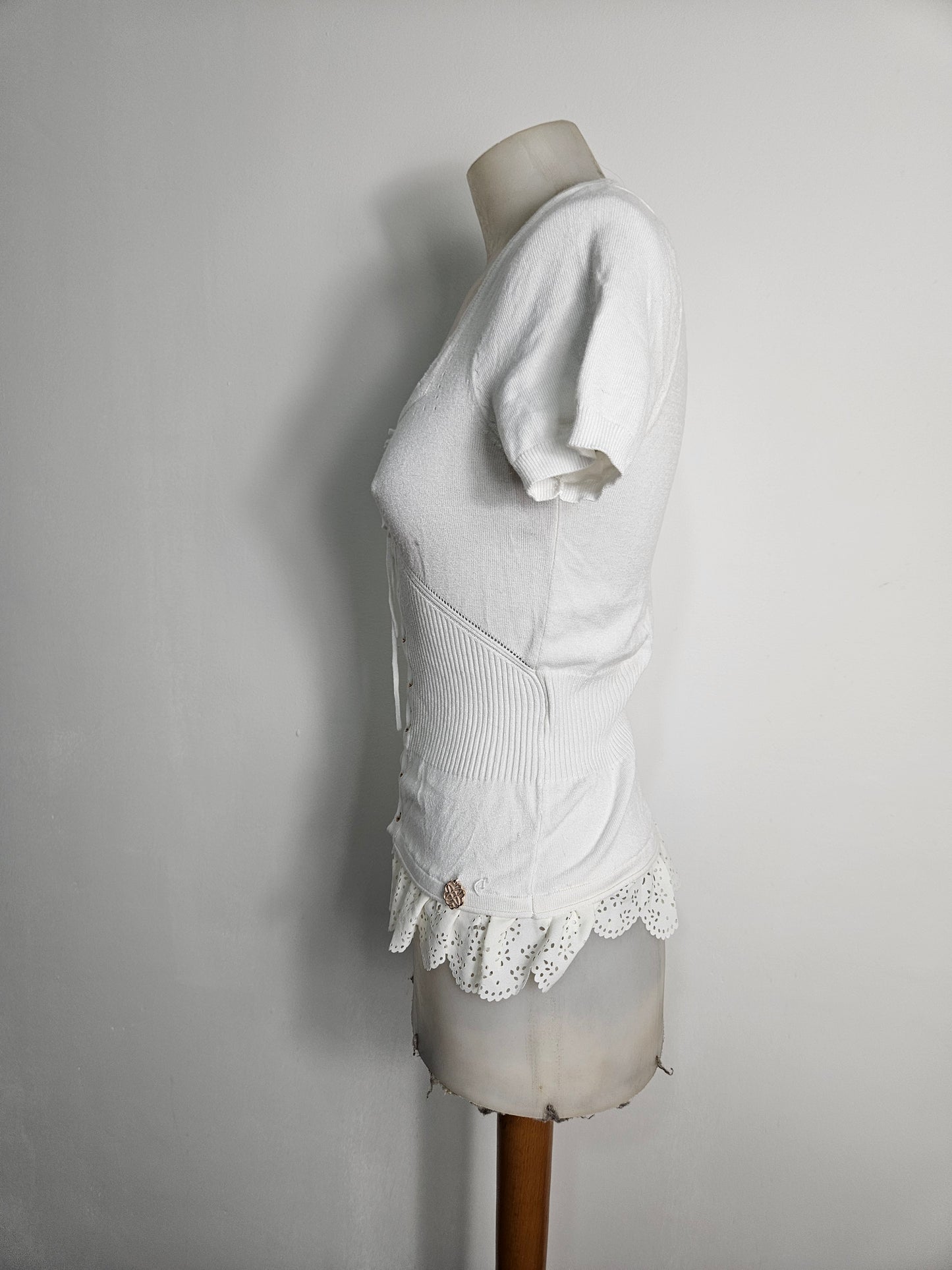 Haut blanc à laçage