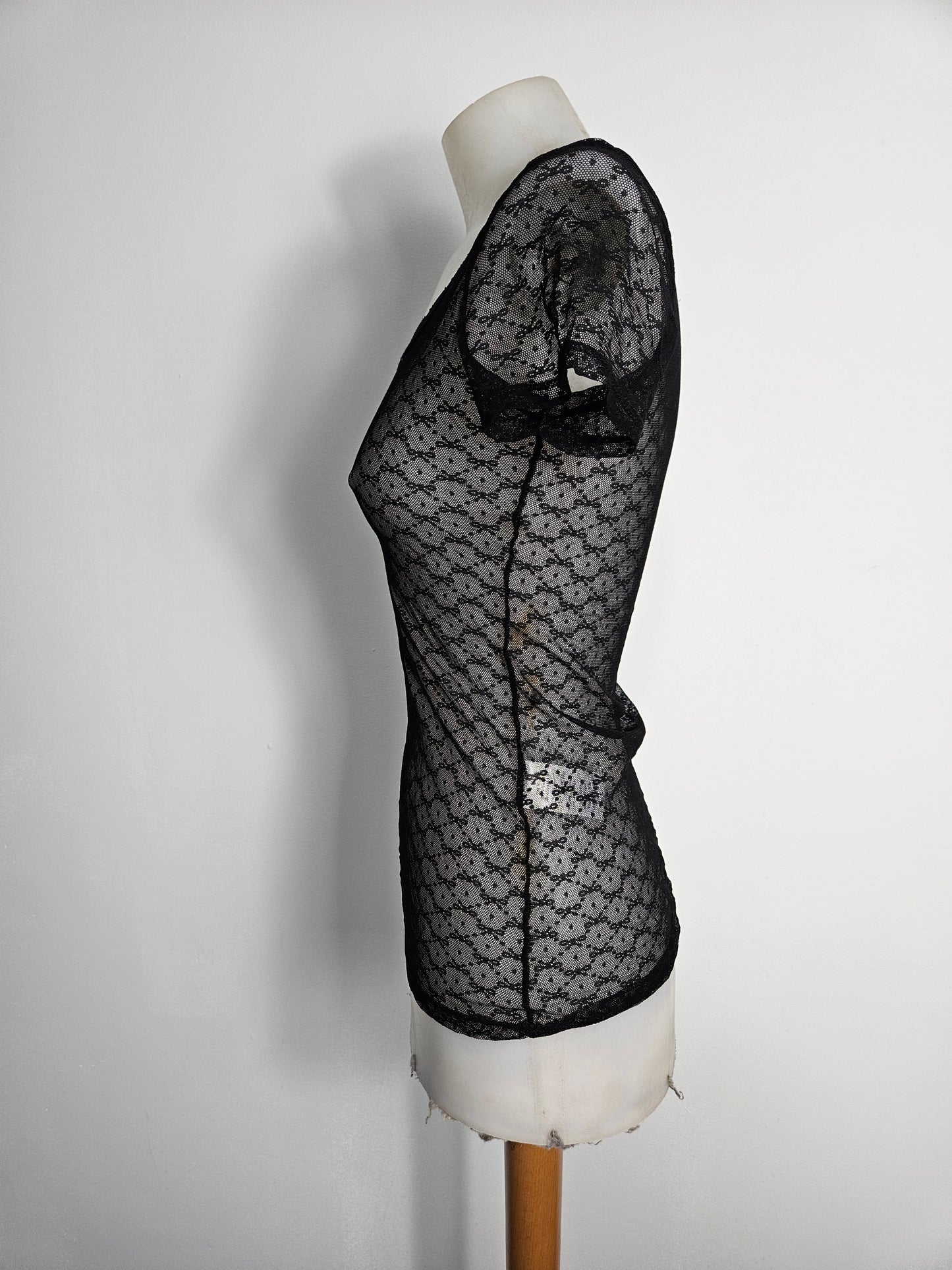 Haut en dentelle florale noire