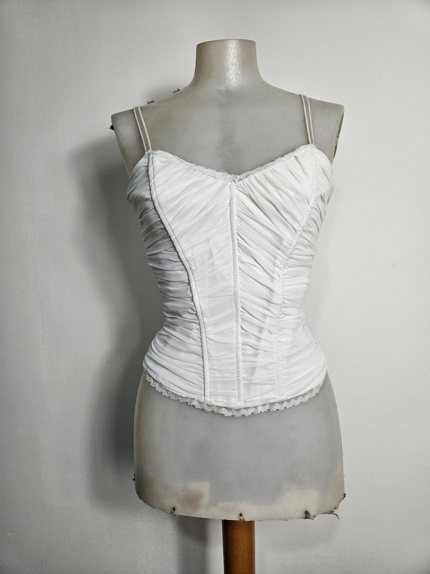 Haut à baleines en voile plissé