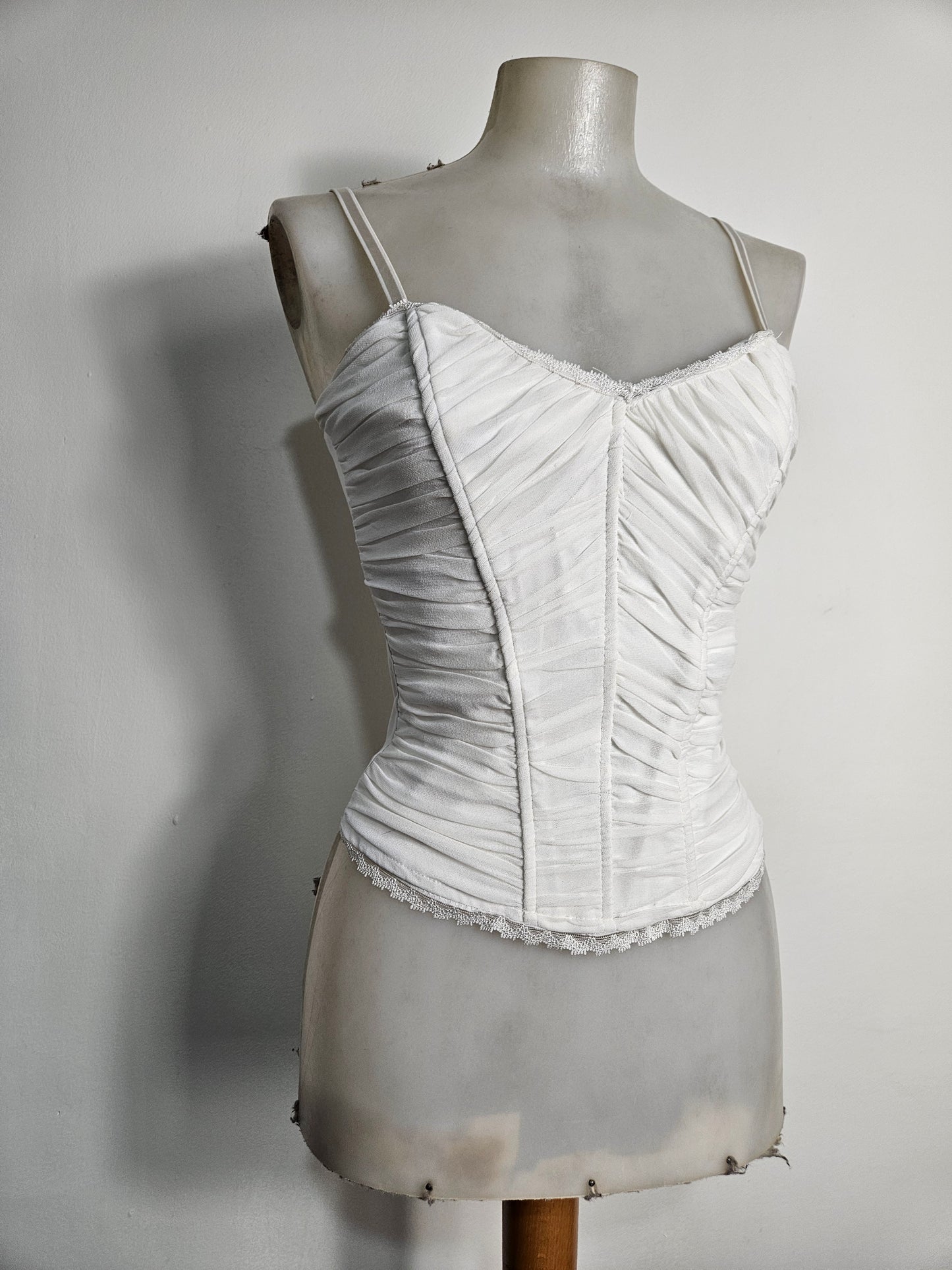 Haut à baleines en voile plissé