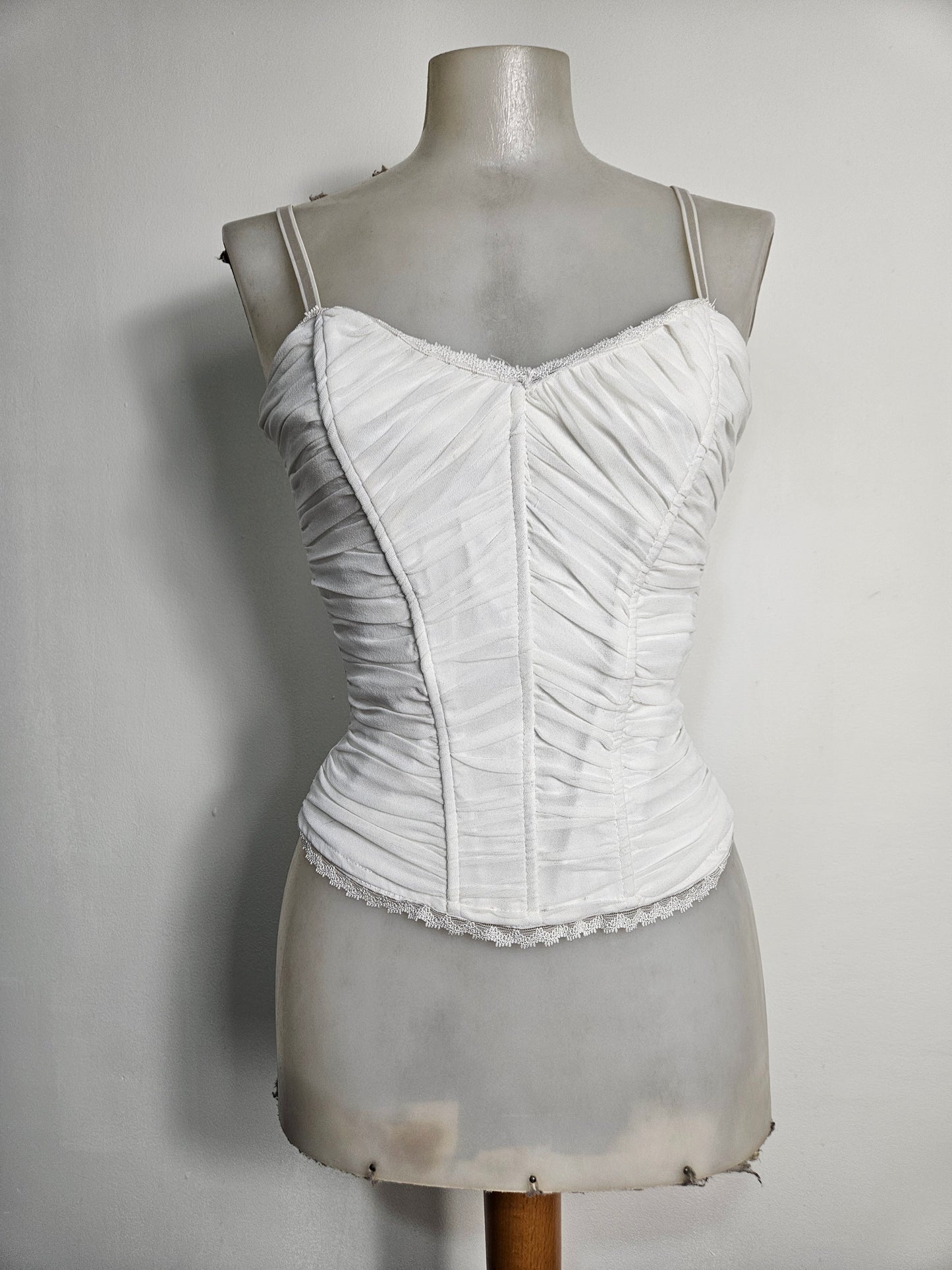 Haut à baleines en voile plissé