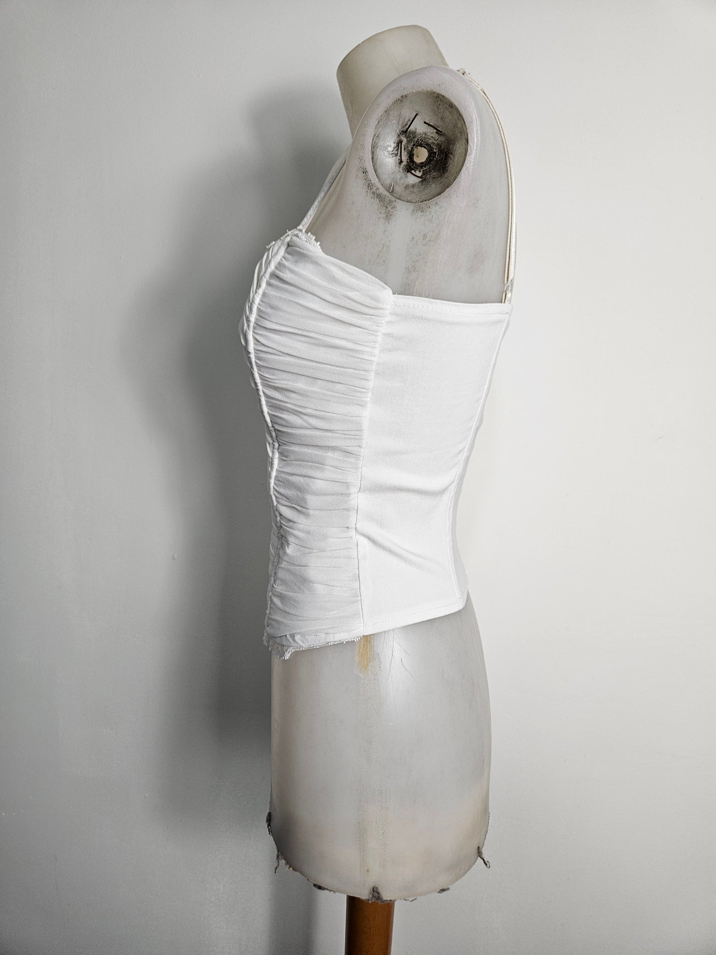 Haut à baleines en voile plissé