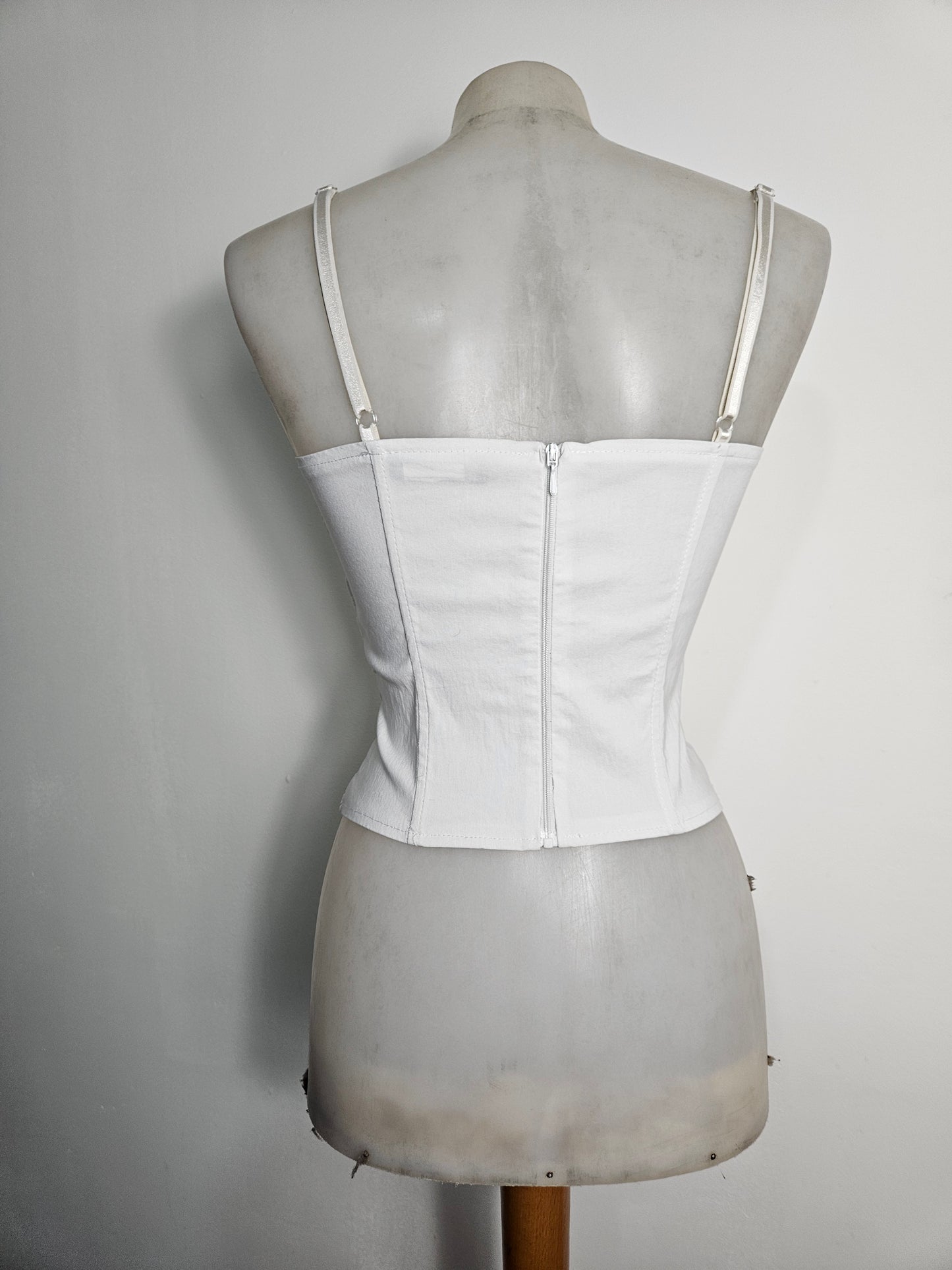 Haut à baleines en voile plissé