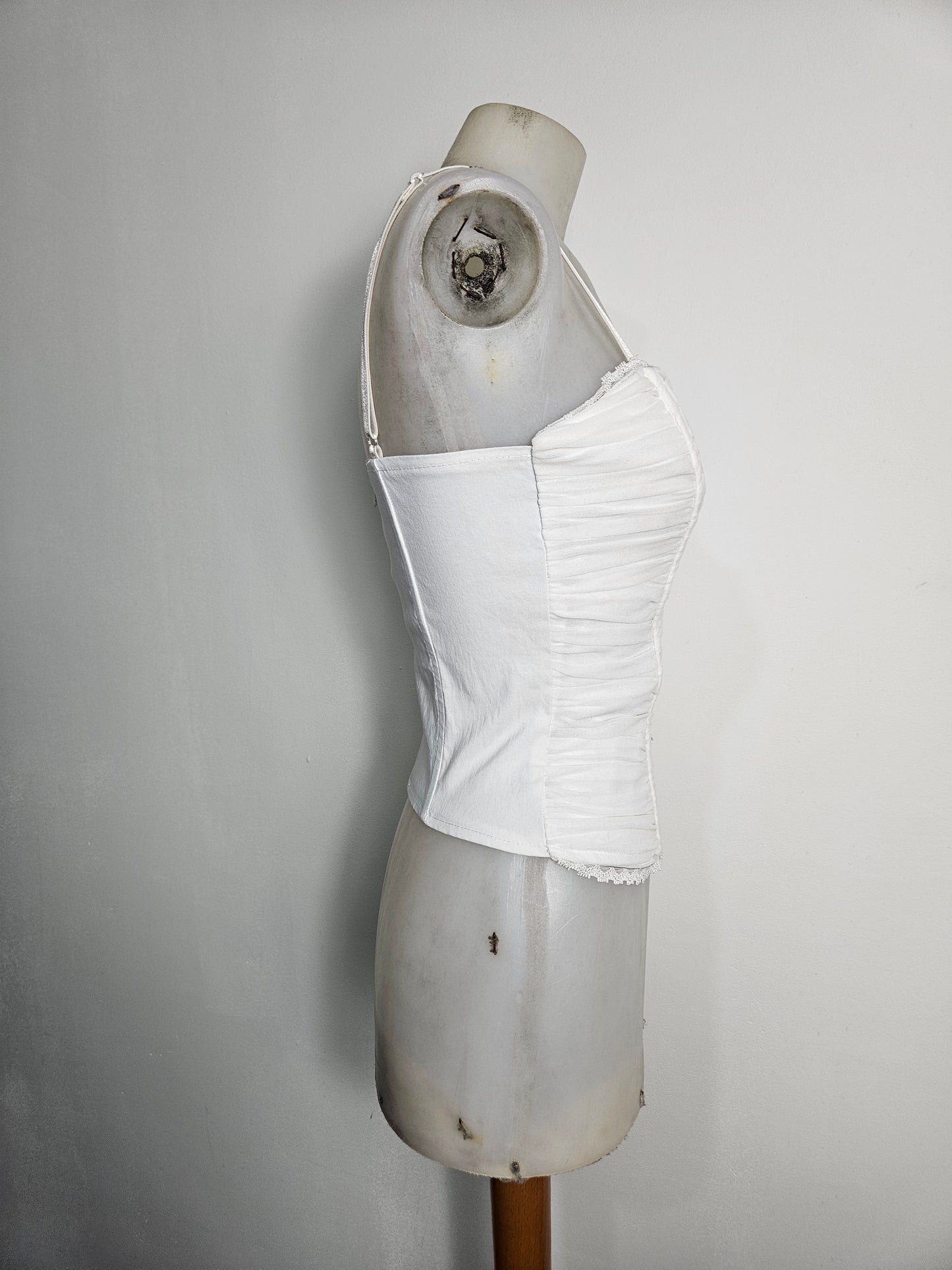 Haut à baleines en voile plissé