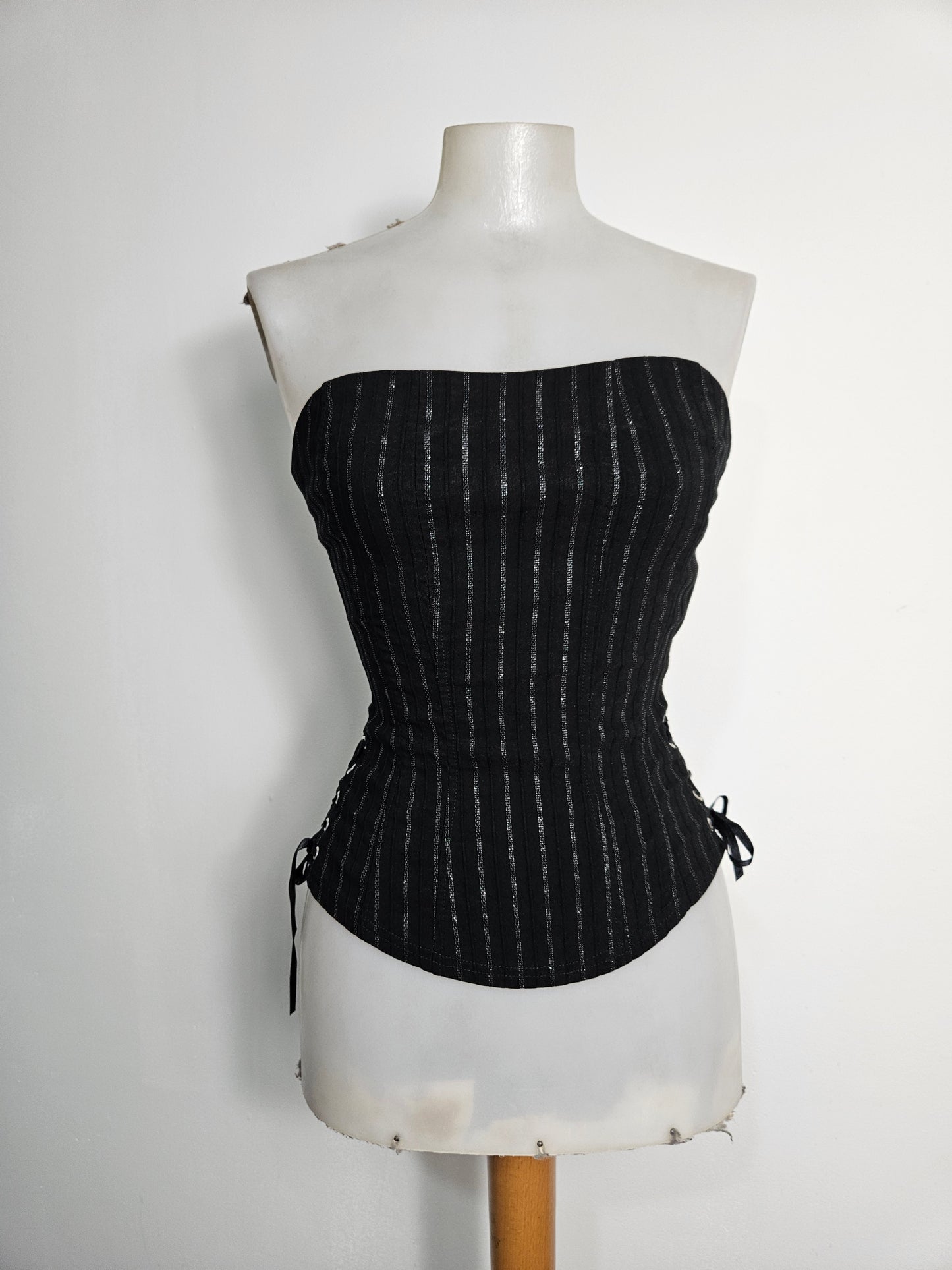 Bustier rayé noir et argenté