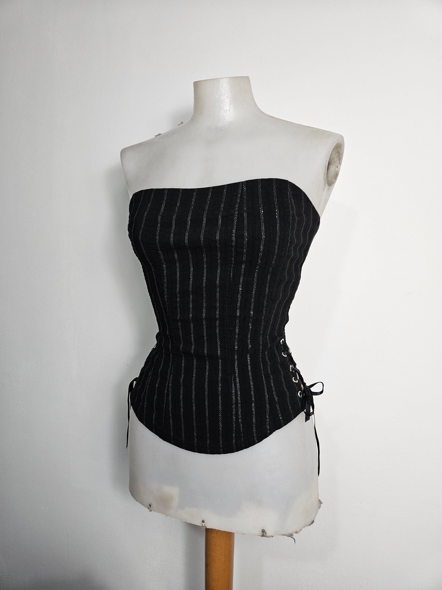 Bustier rayé noir et argenté