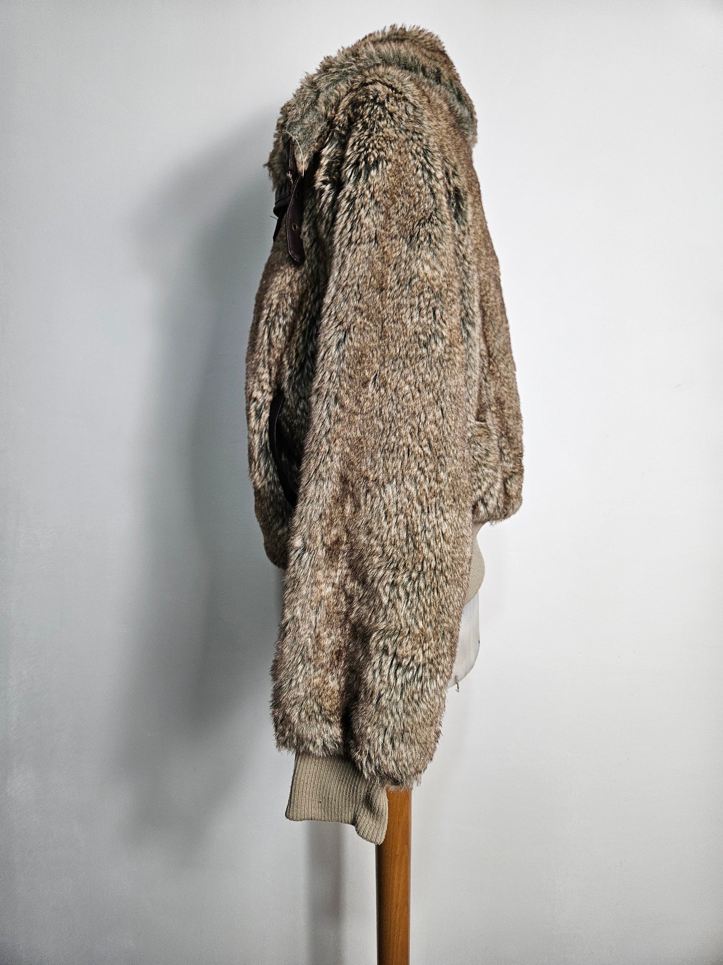 Manteau court fausse fourrure