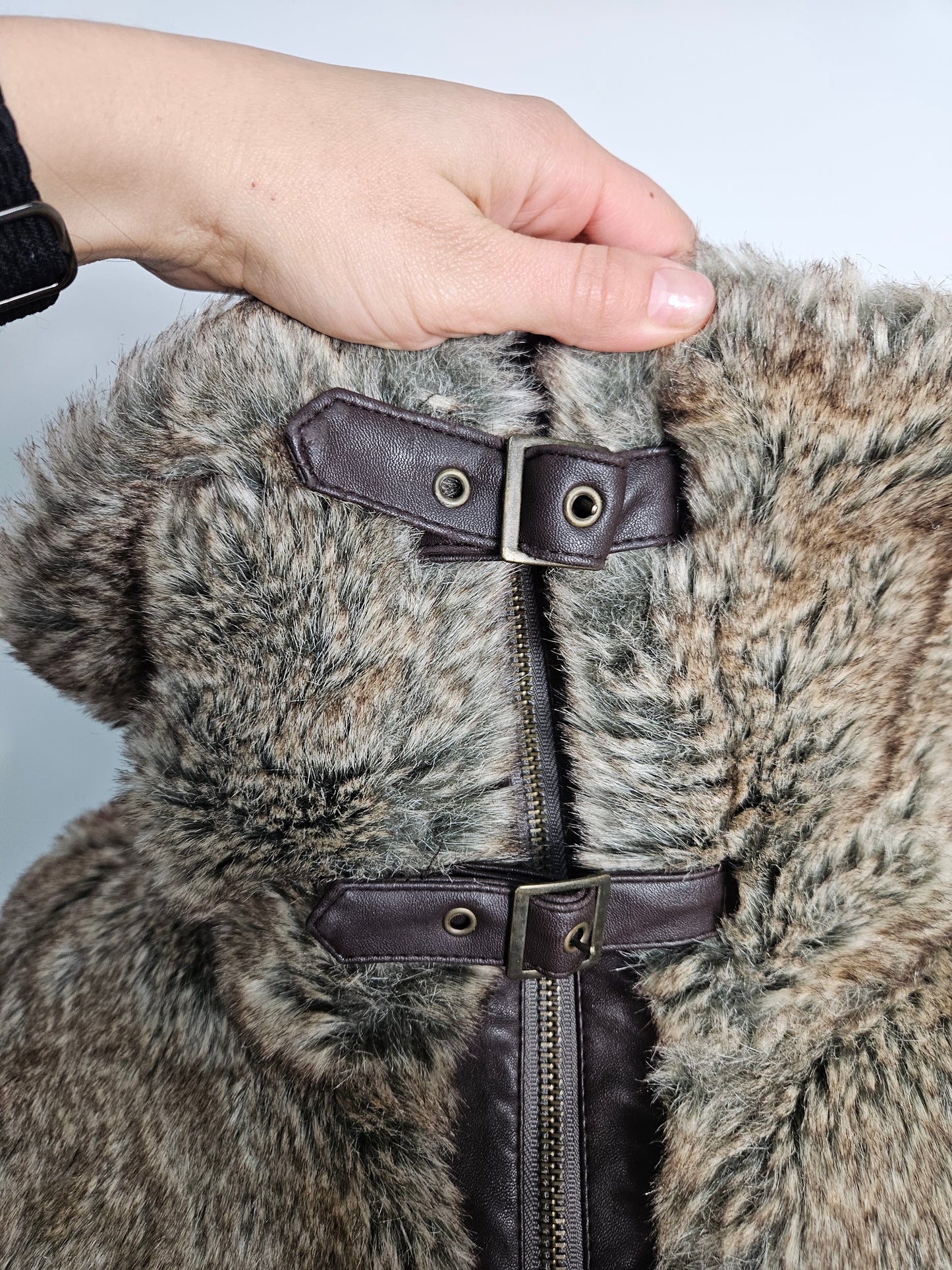 Manteau court fausse fourrure